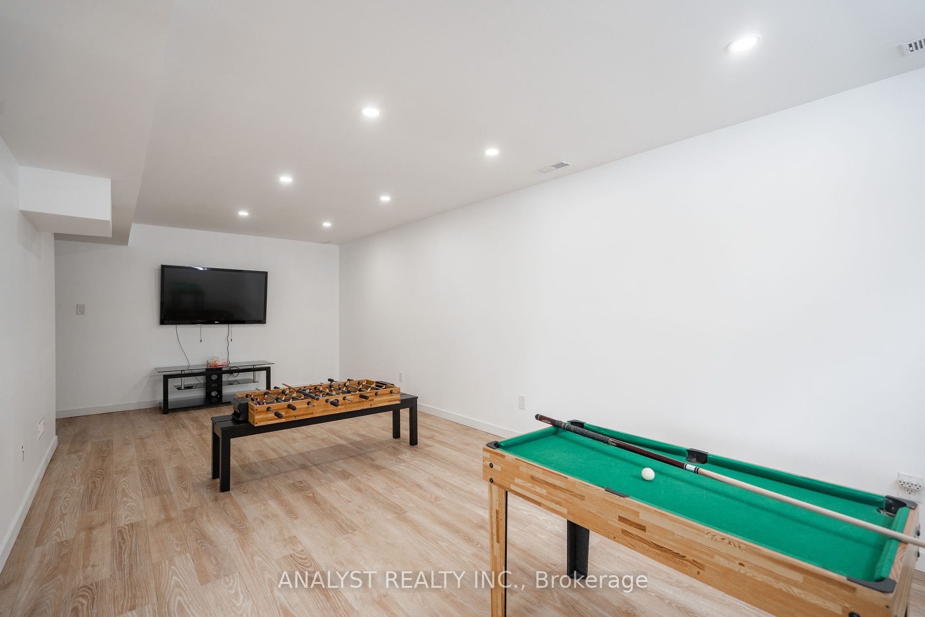 17 Kinsley St Property Photo 31