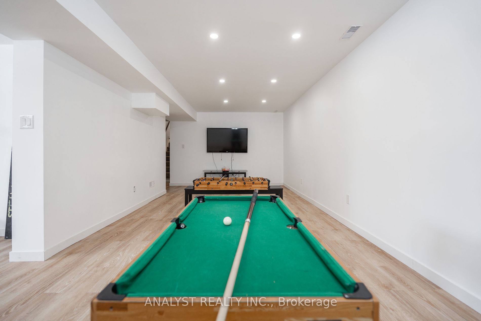 17 Kinsley St Property Photo 32