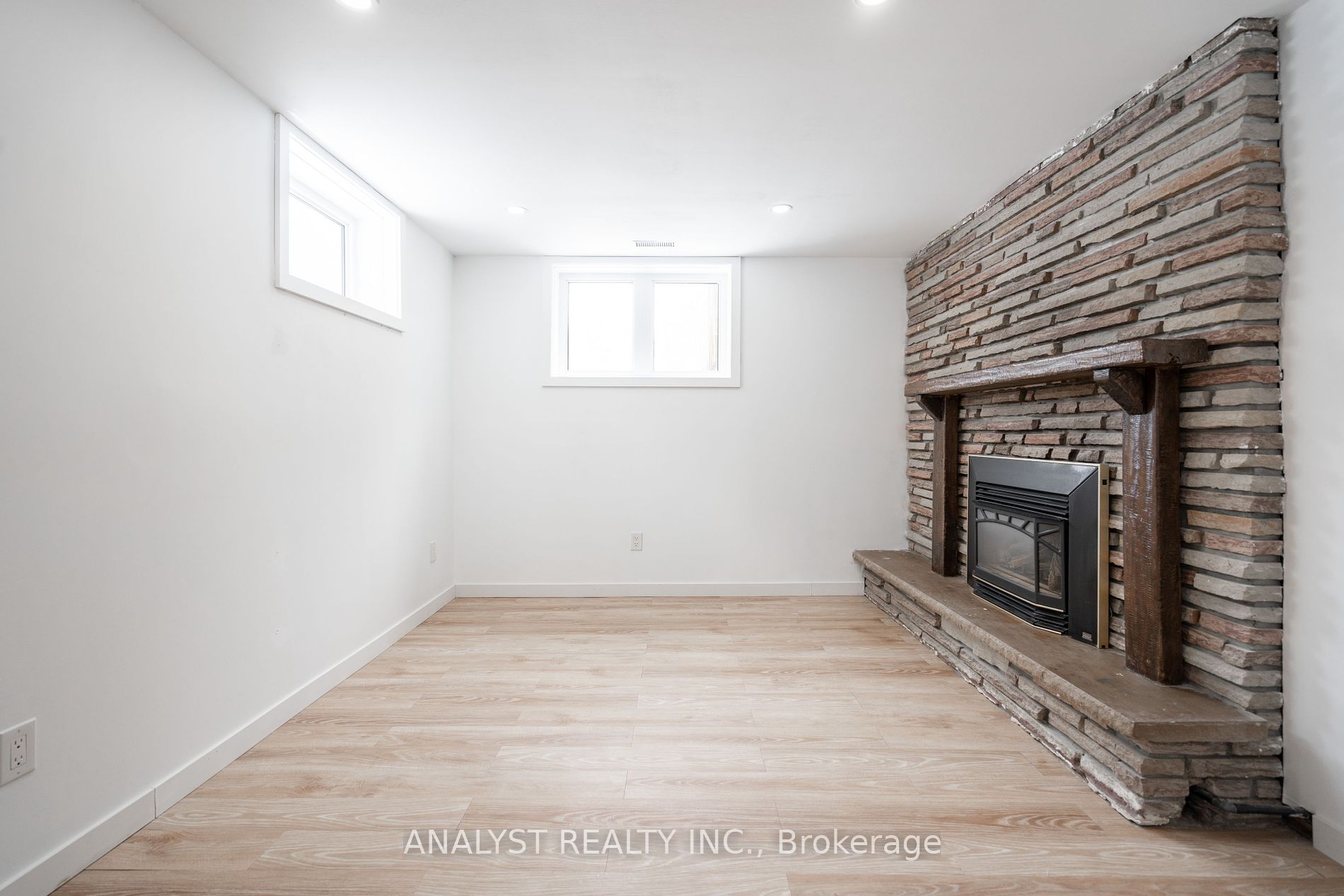 17 Kinsley St Property Photo 33