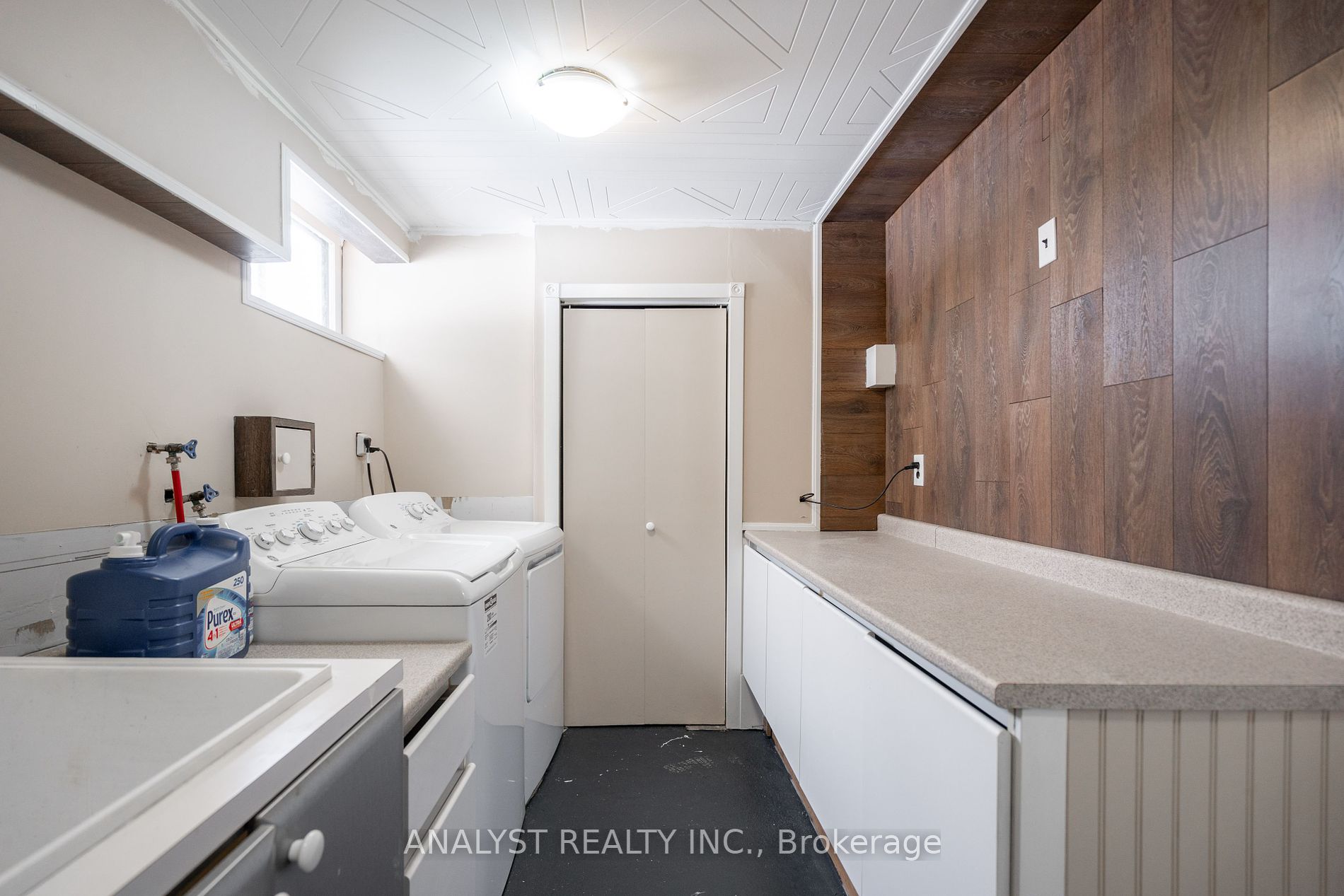 17 Kinsley St Property Photo 34