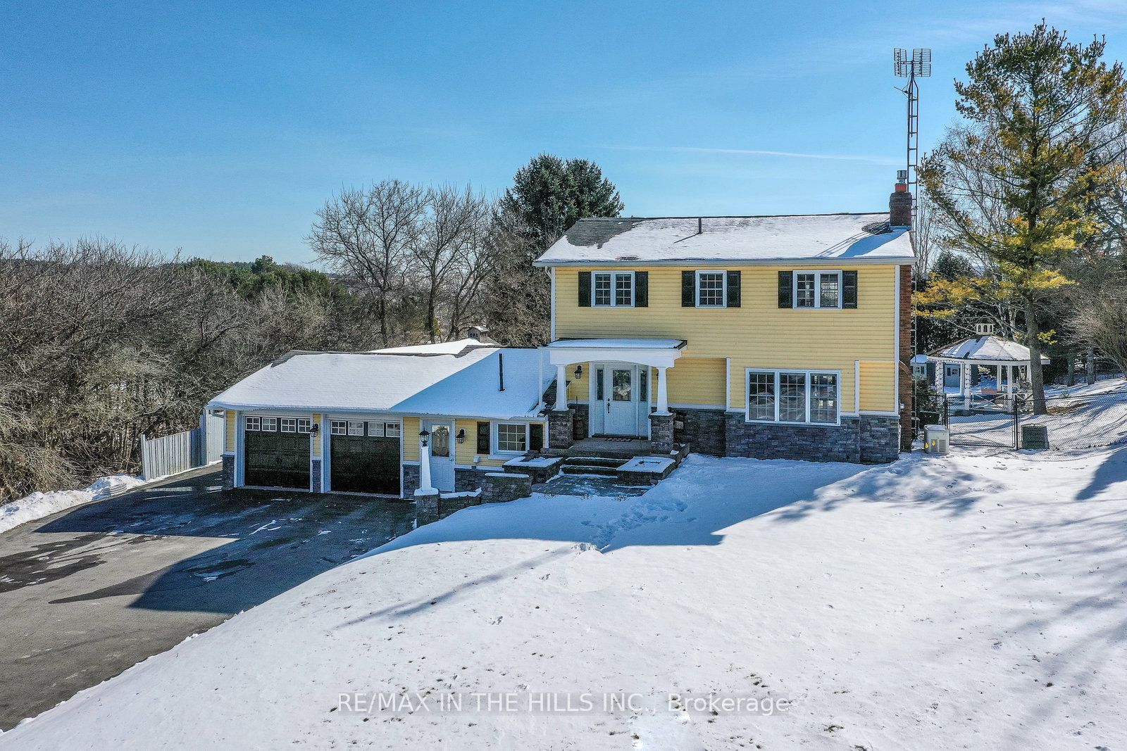 6921 4th Line Property Photo 2