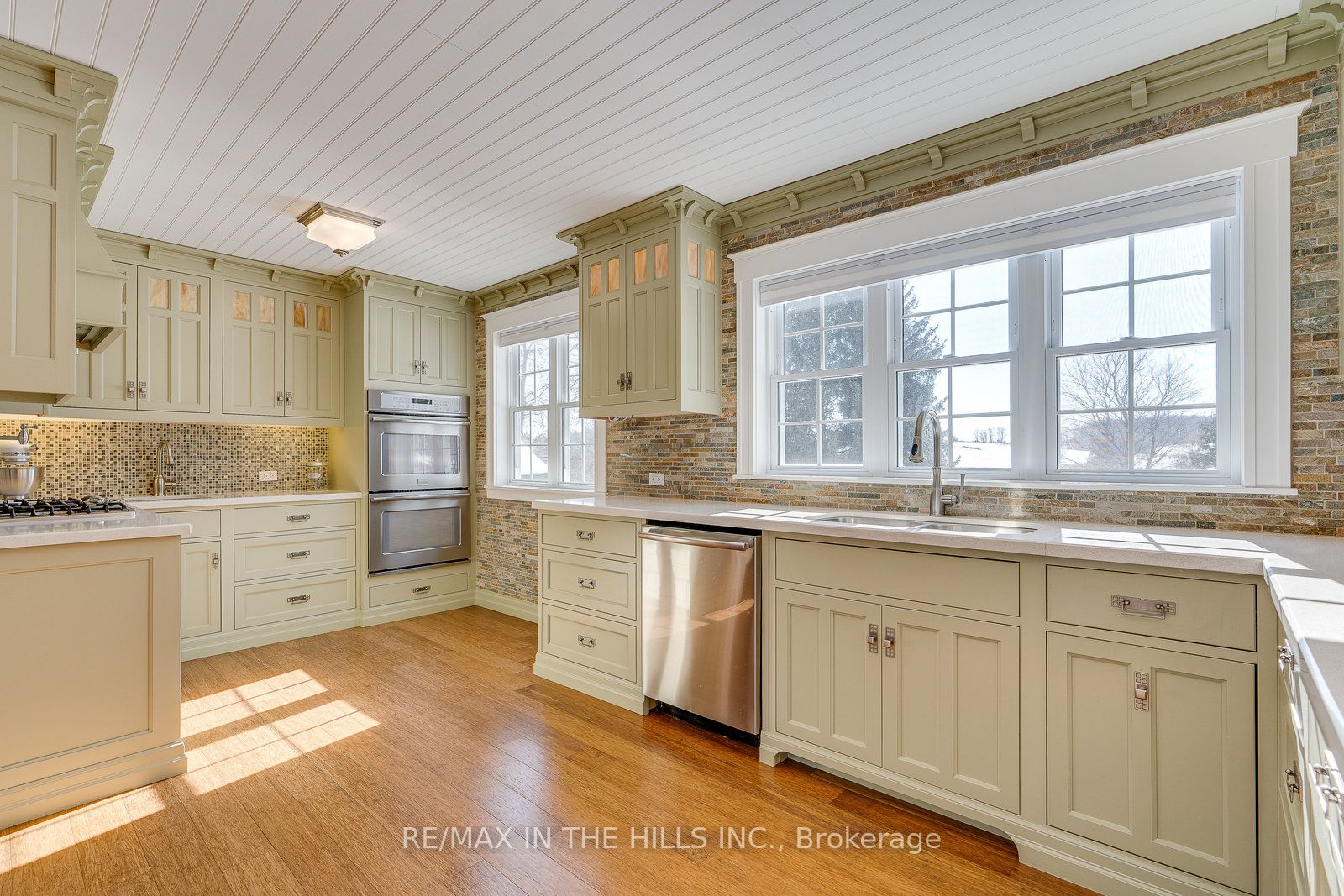 6921 4th Line Property Photo 10