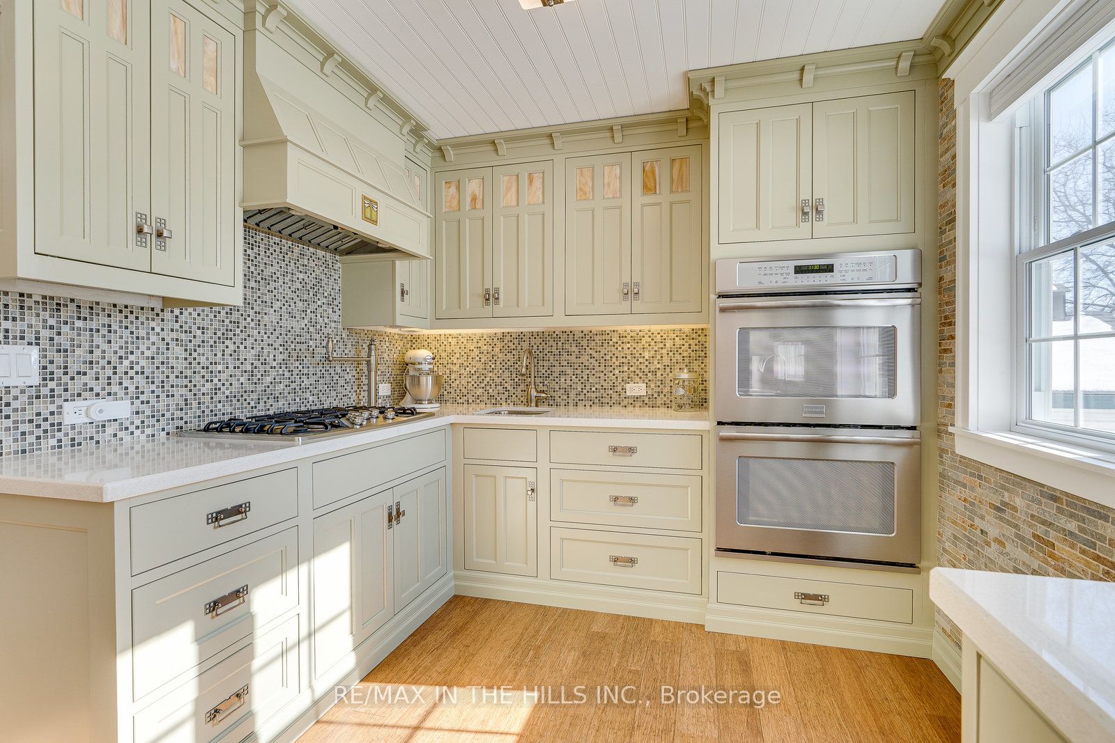 6921 4th Line Property Photo 11