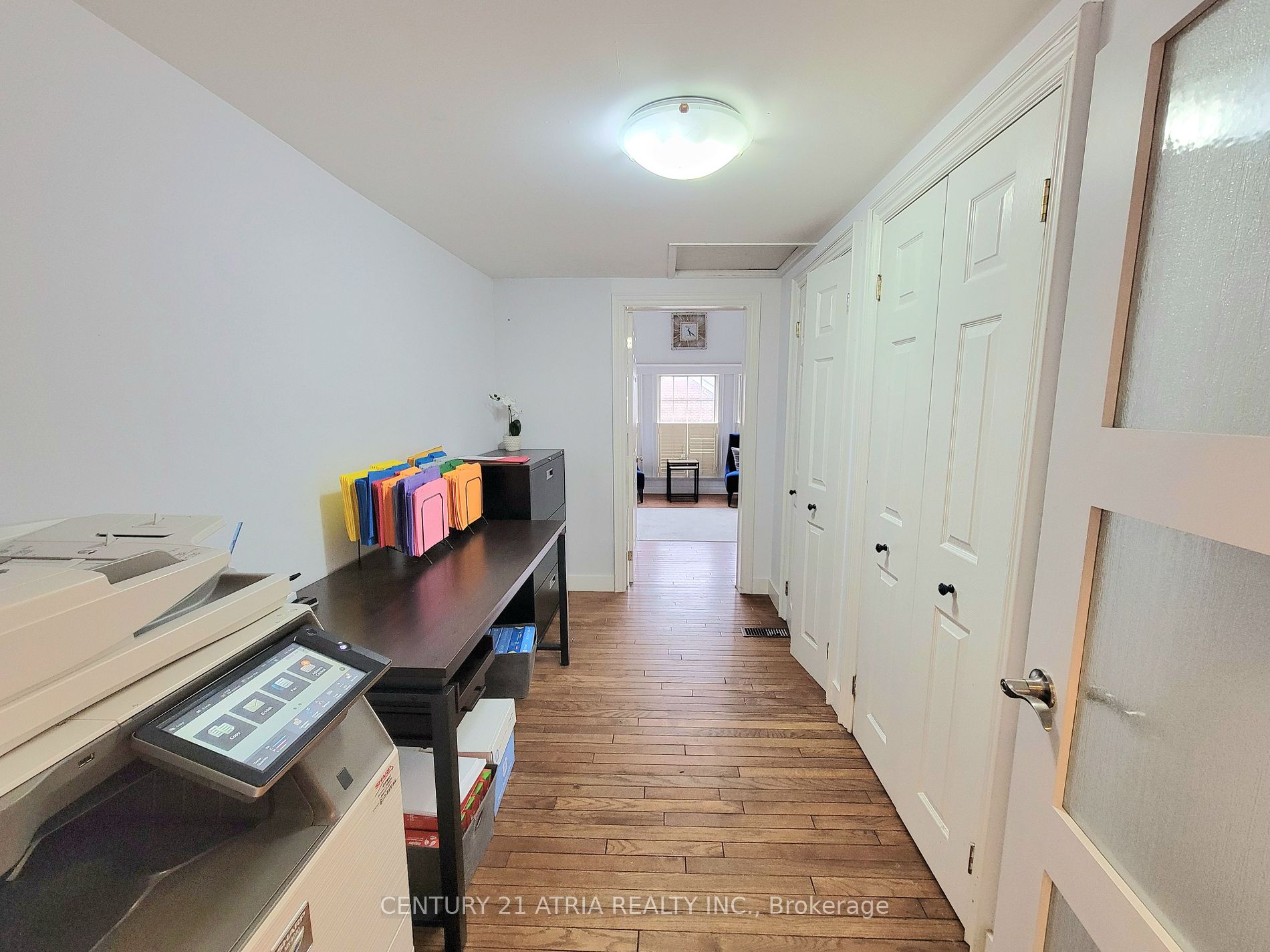 25 Wellington St E Property Photo 7