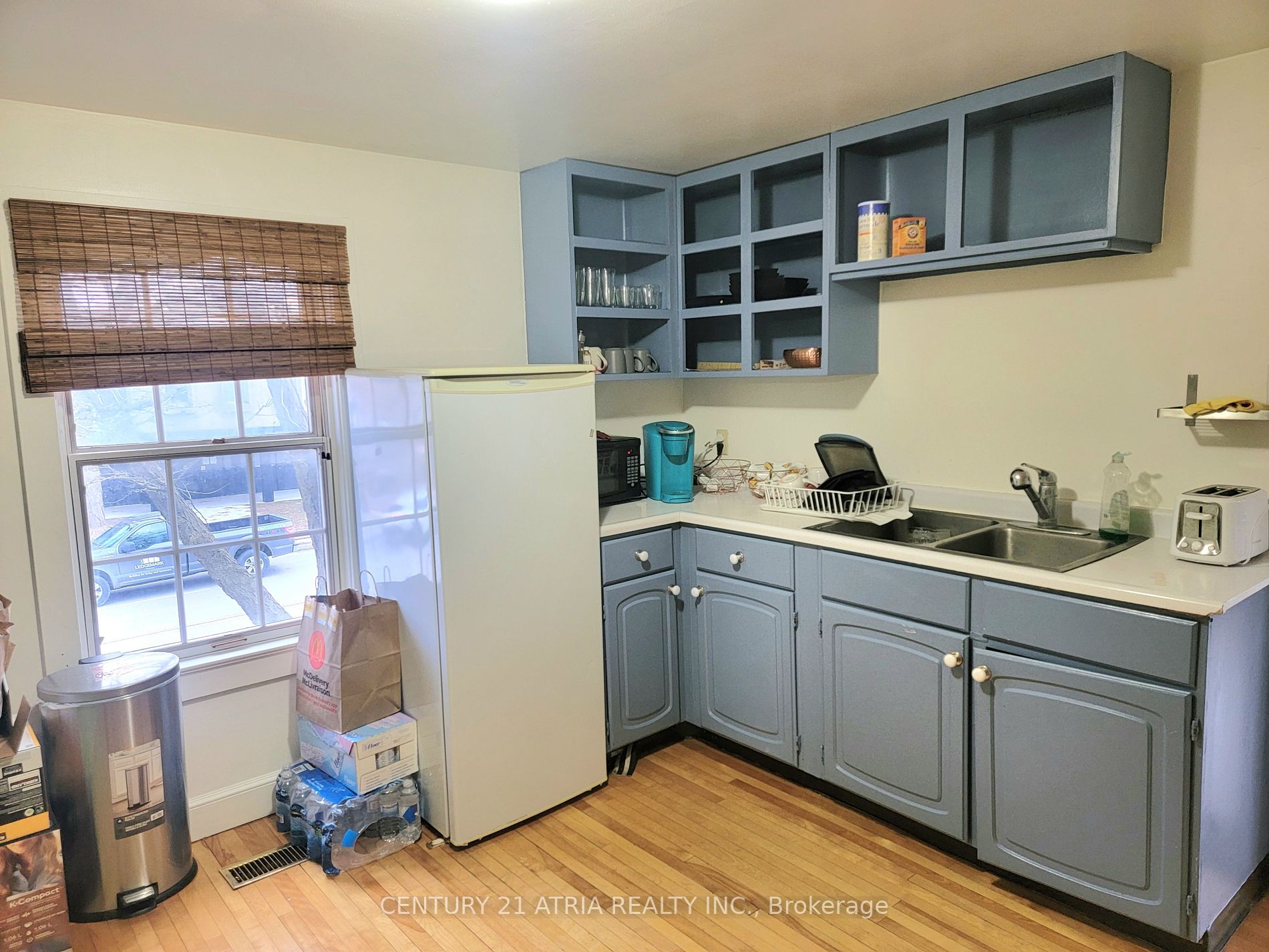 25 Wellington St E Property Photo 10