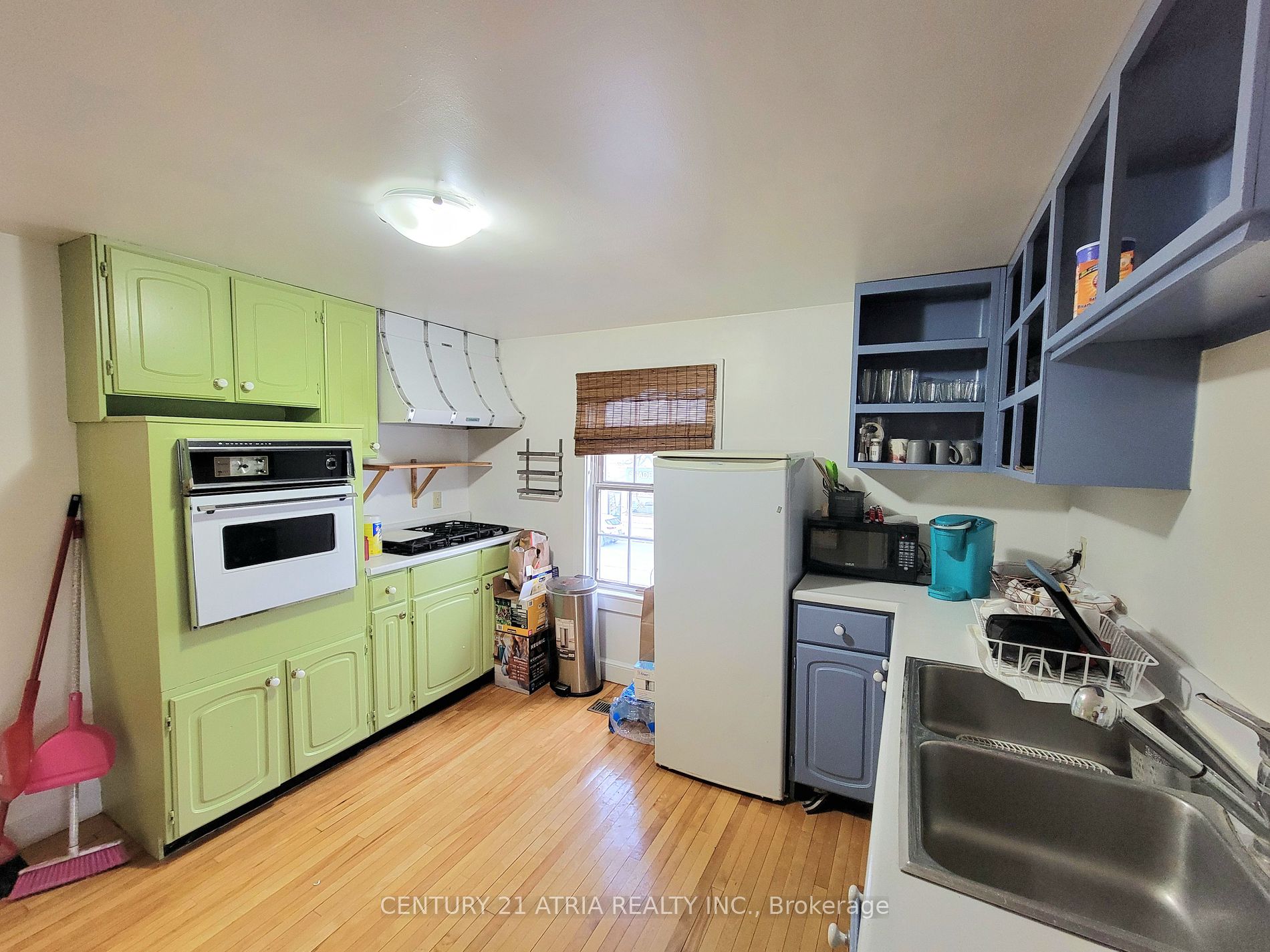 25 Wellington St E Property Photo 11