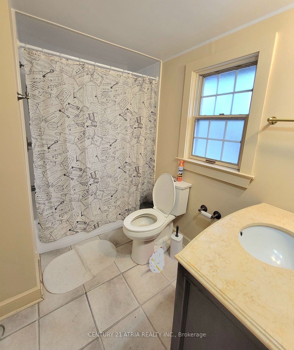 25 Wellington St E Property Photo 12