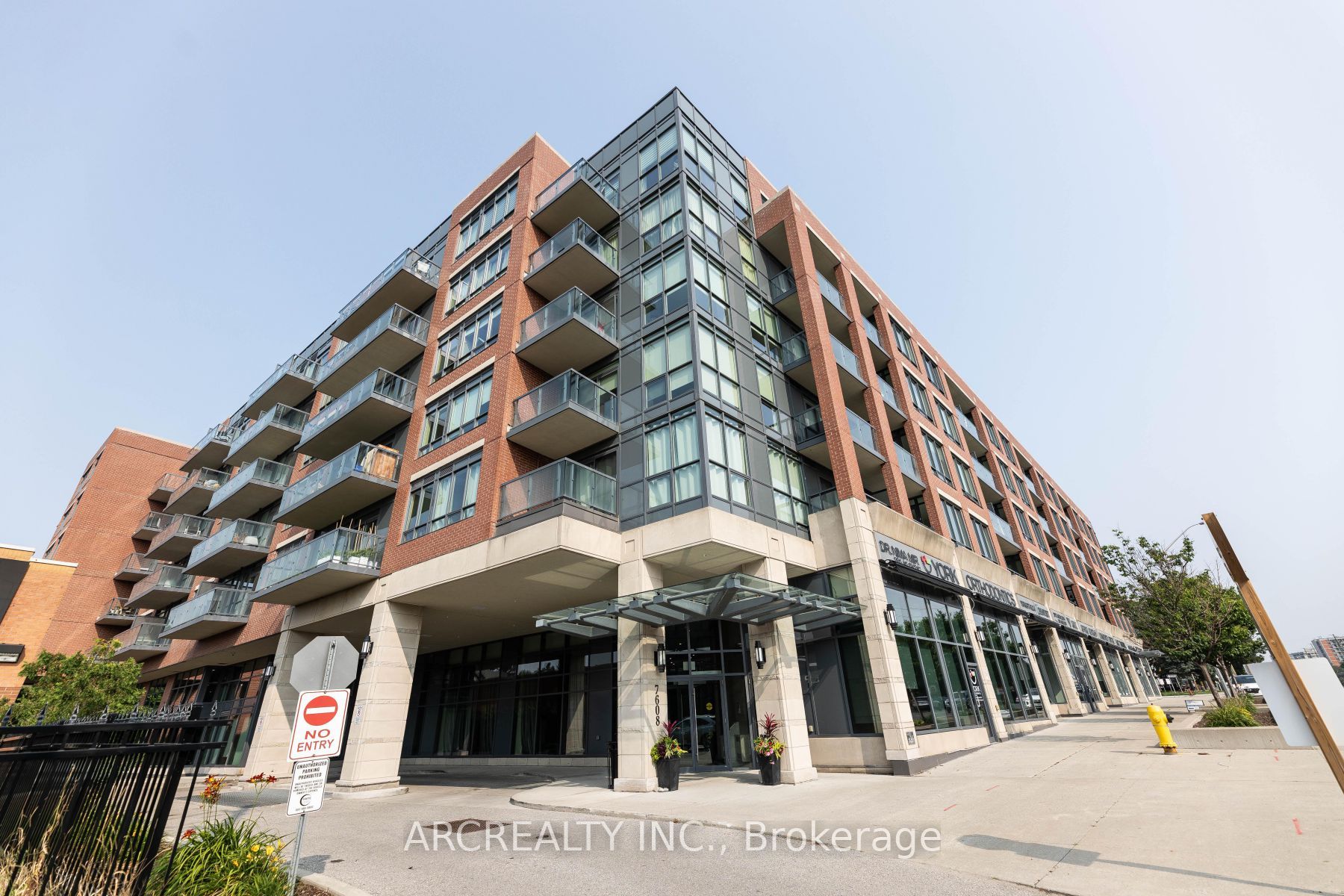 7608 Yonge St 18 Property Photo 1
