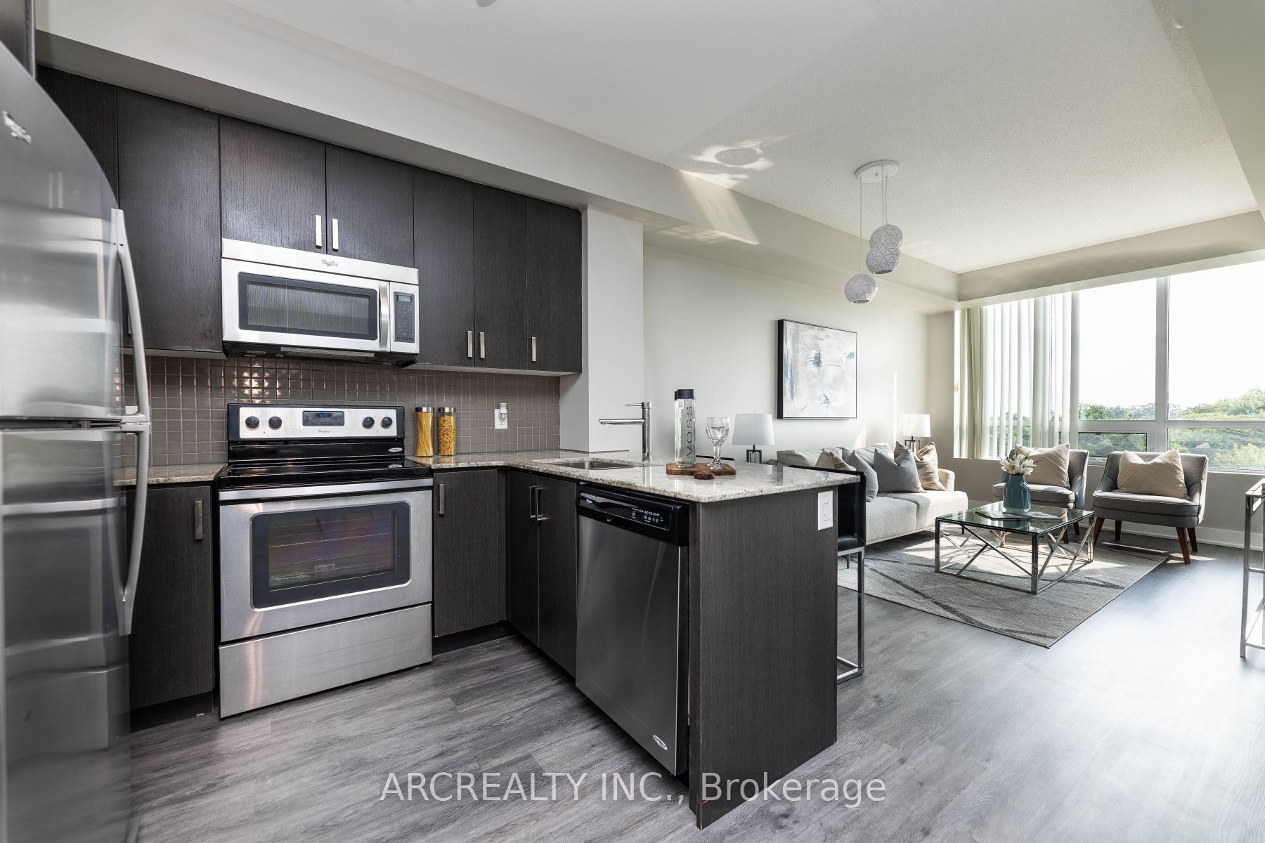 7608 Yonge St 18 Property Photo 7