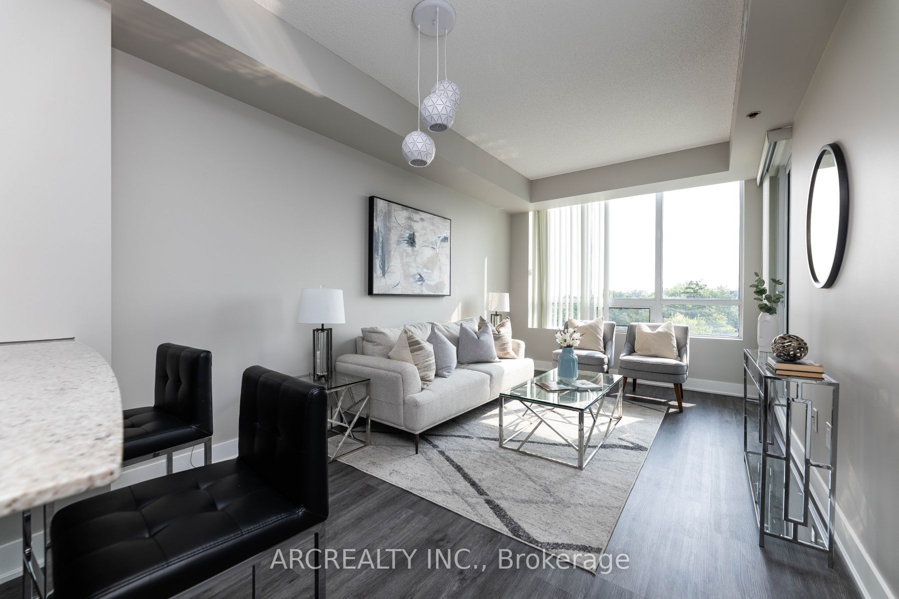 7608 Yonge St 18 Property Photo 8