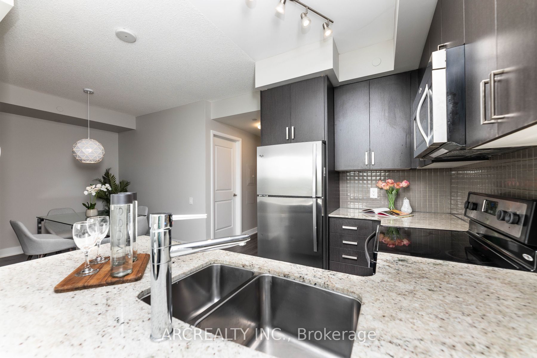 7608 Yonge St 18 Property Photo 21