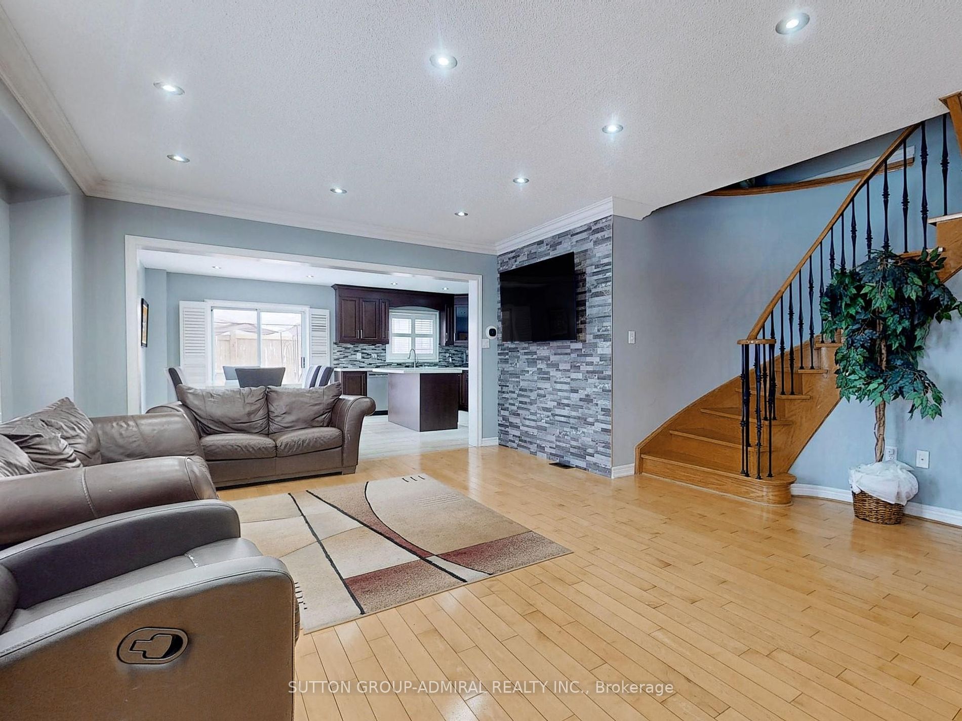84 Agostino Cres Property Photo 7