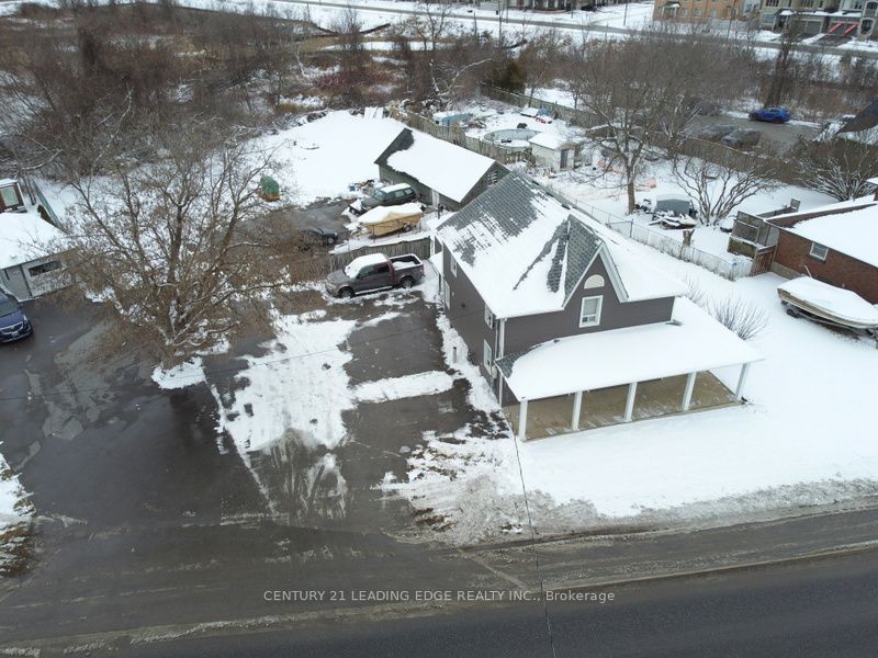 539 The Queensway South Property Photo 5