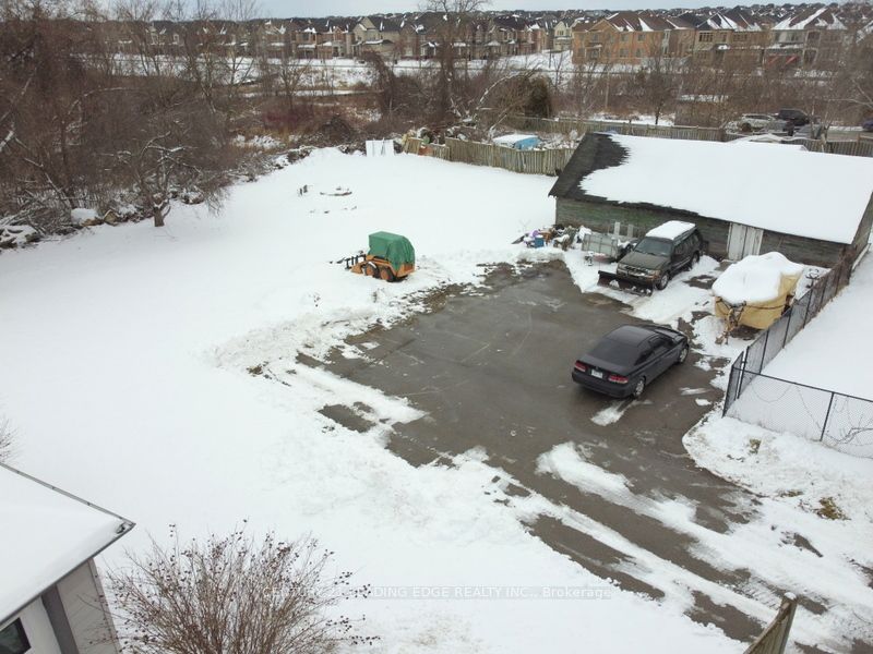 539 The Queensway South Property Photo 6