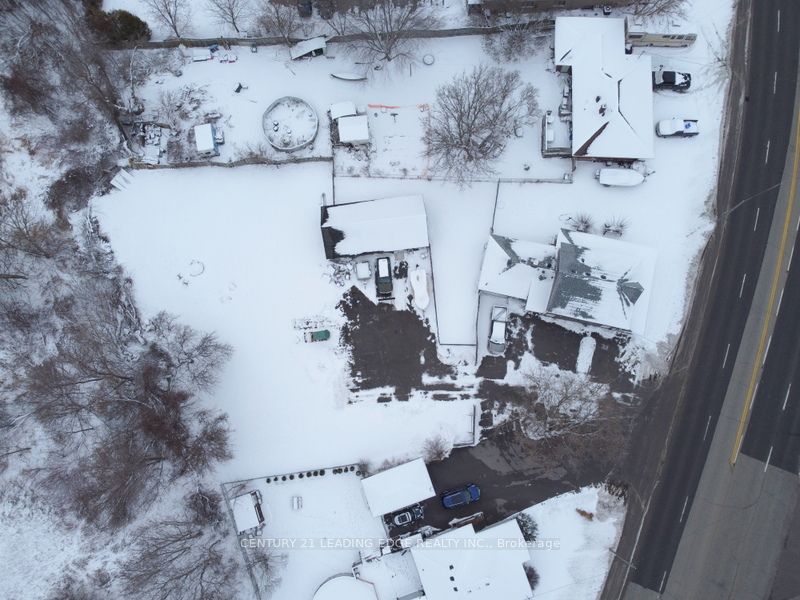 539 The Queensway South Property Photo 7