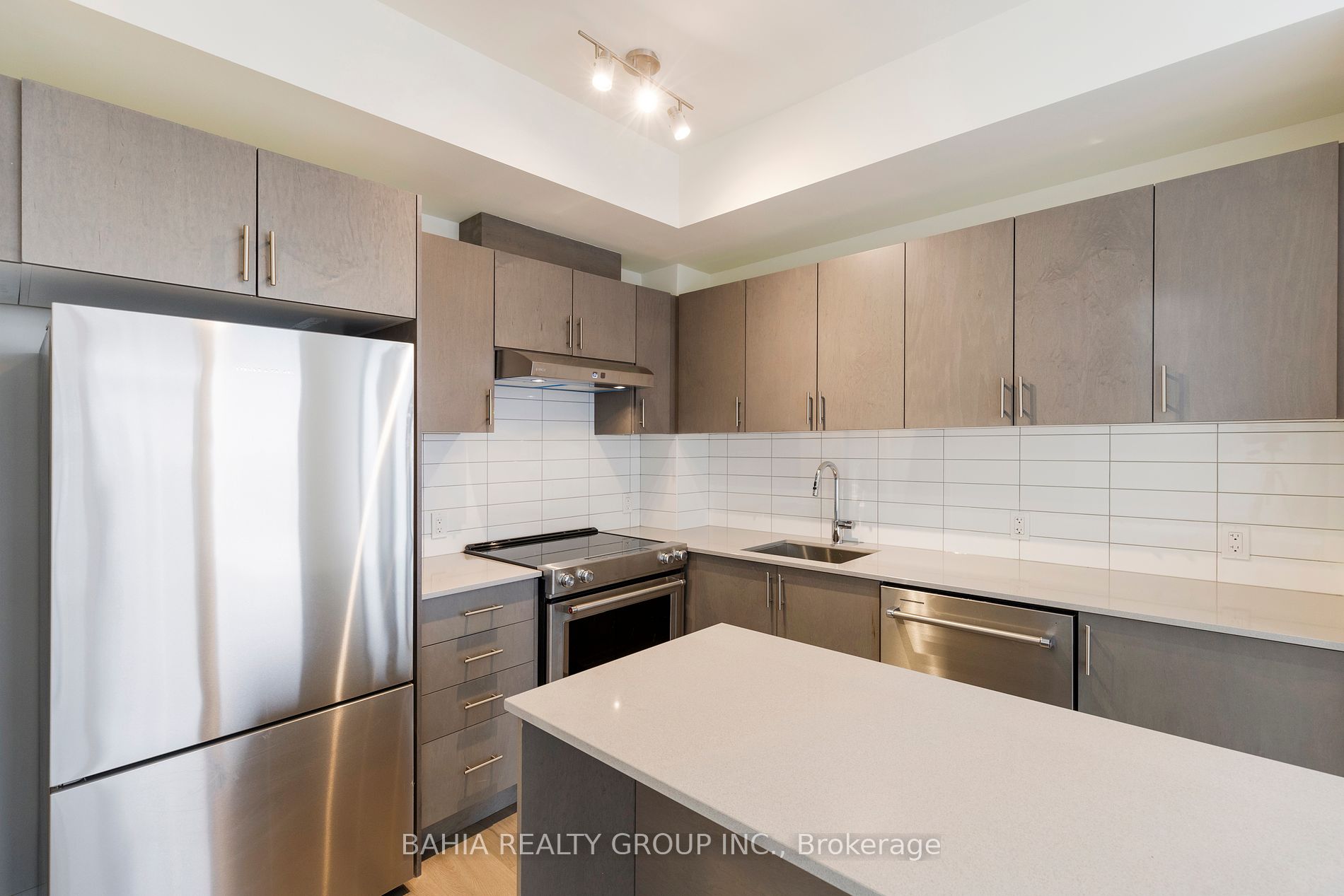 9000 Jane St 2 Property Photo 17
