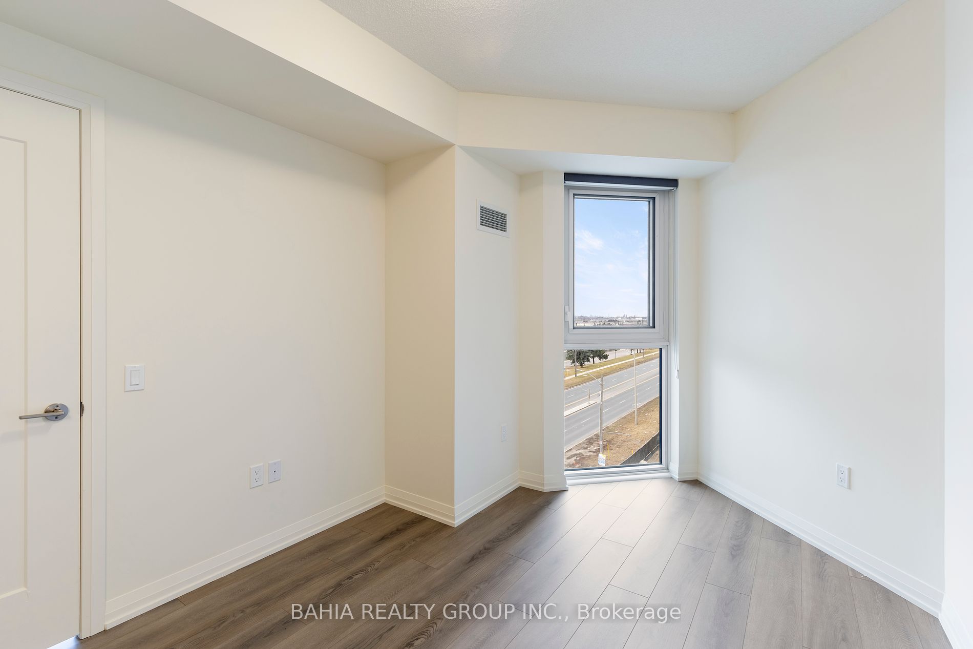9000 Jane St 2 Property Photo 21