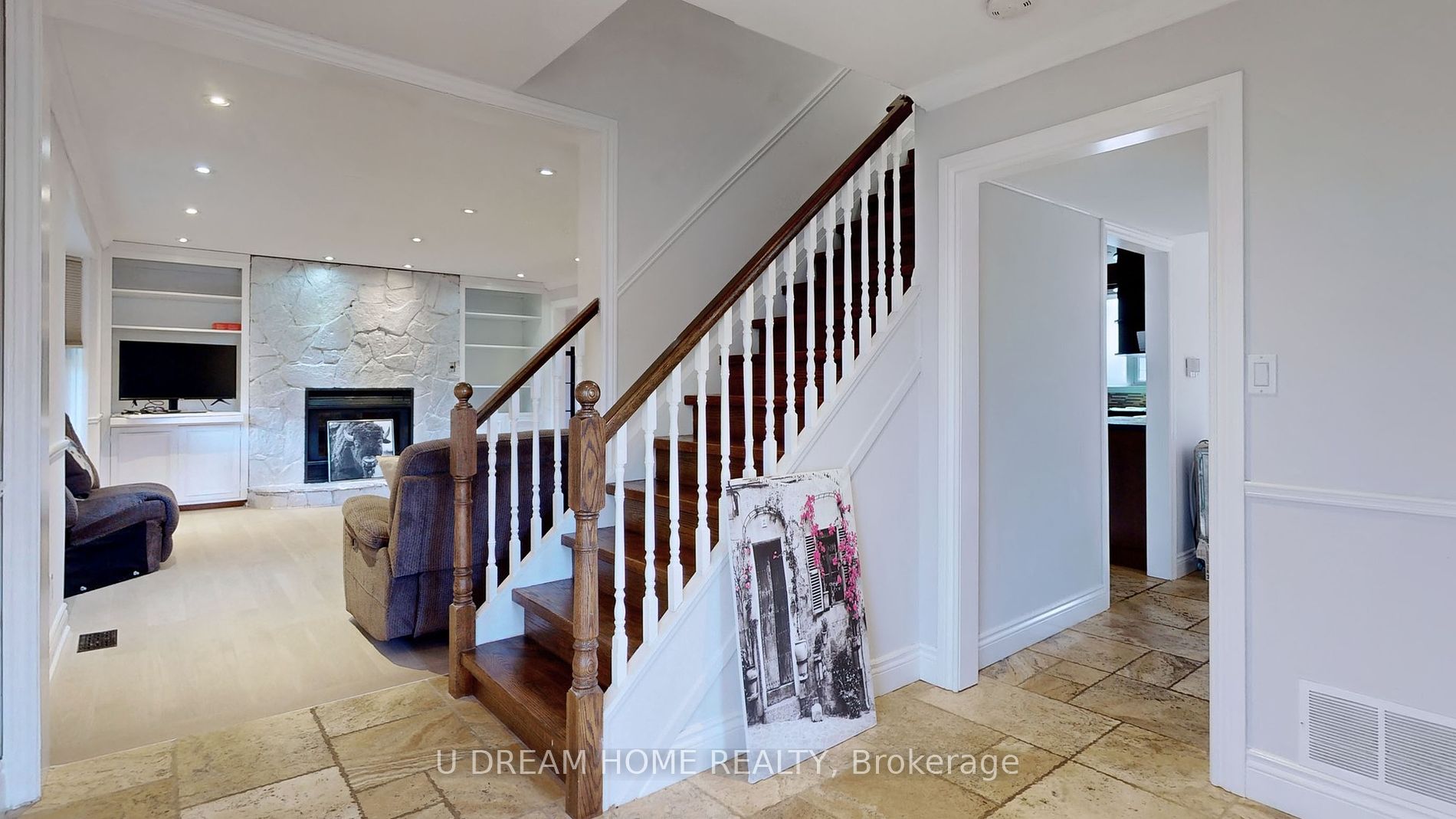 85 Lake Dr E Property Photo 8