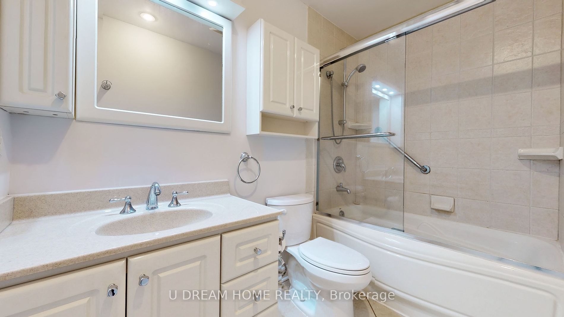 85 Lake Dr E Property Photo 16