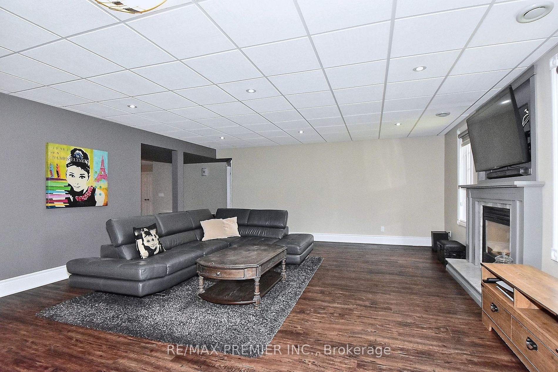 9661 Bathurst St Property Photo 18