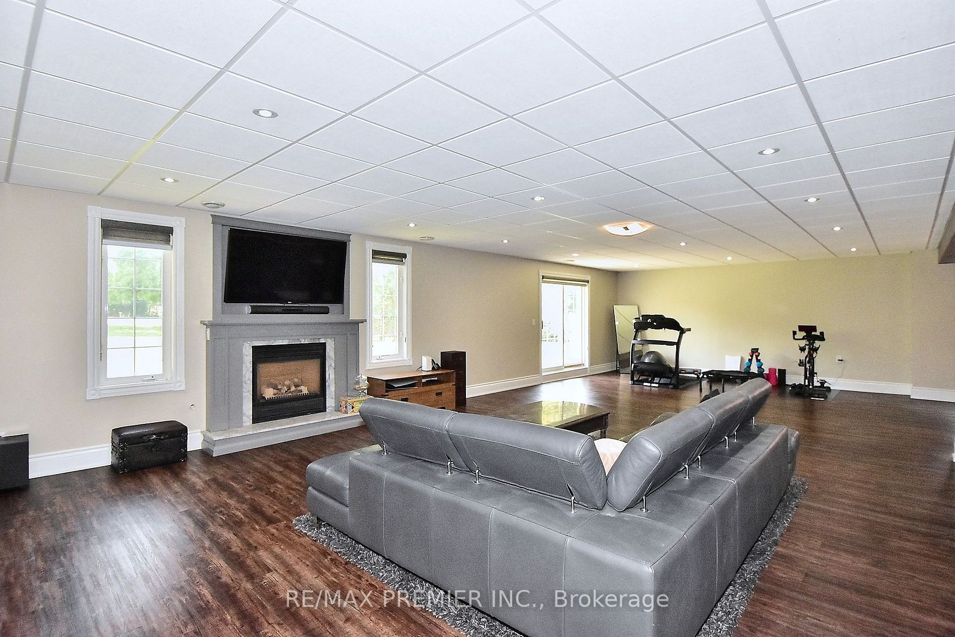 9661 Bathurst St Property Photo 19