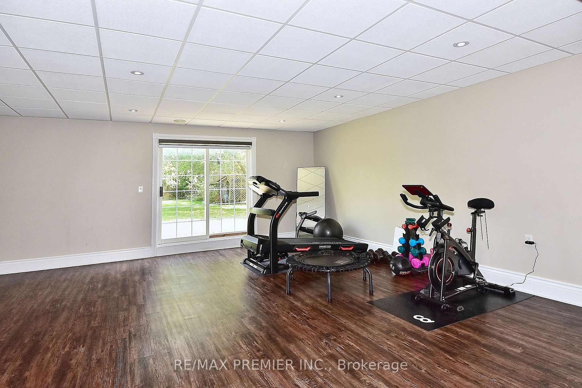 9661 Bathurst St Property Photo 21