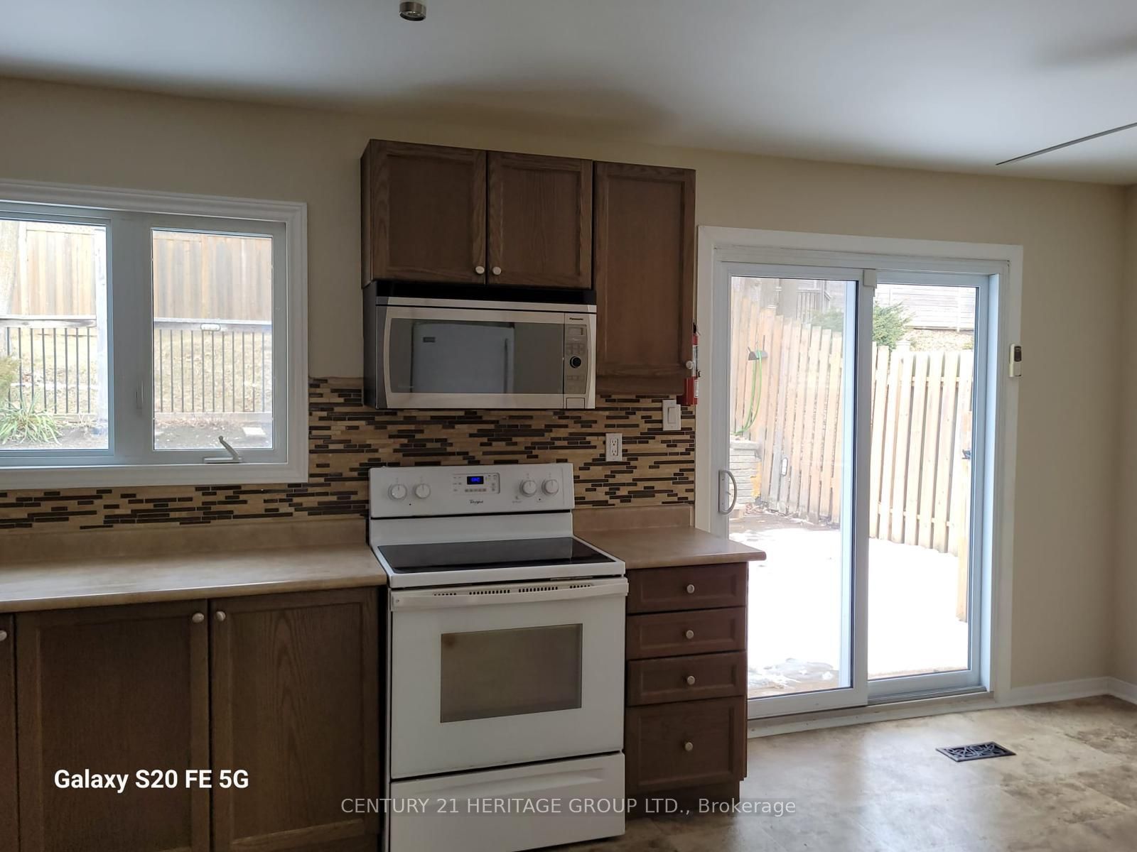 915 Janette St Property Photo 2