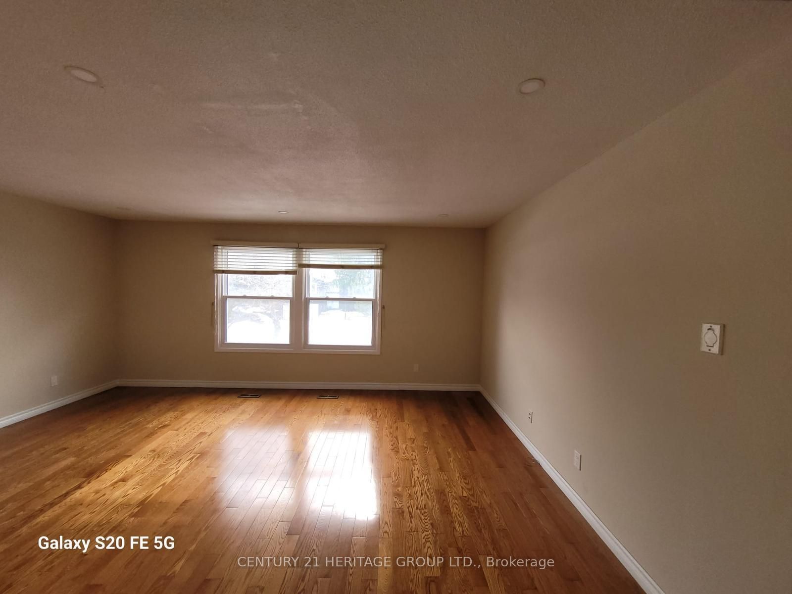 915 Janette St Property Photo 4