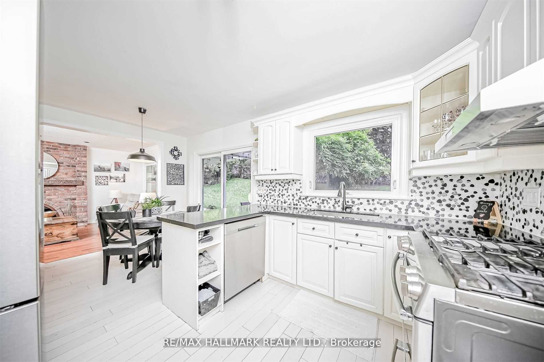 65 Riverside Blvd Property Photo 8