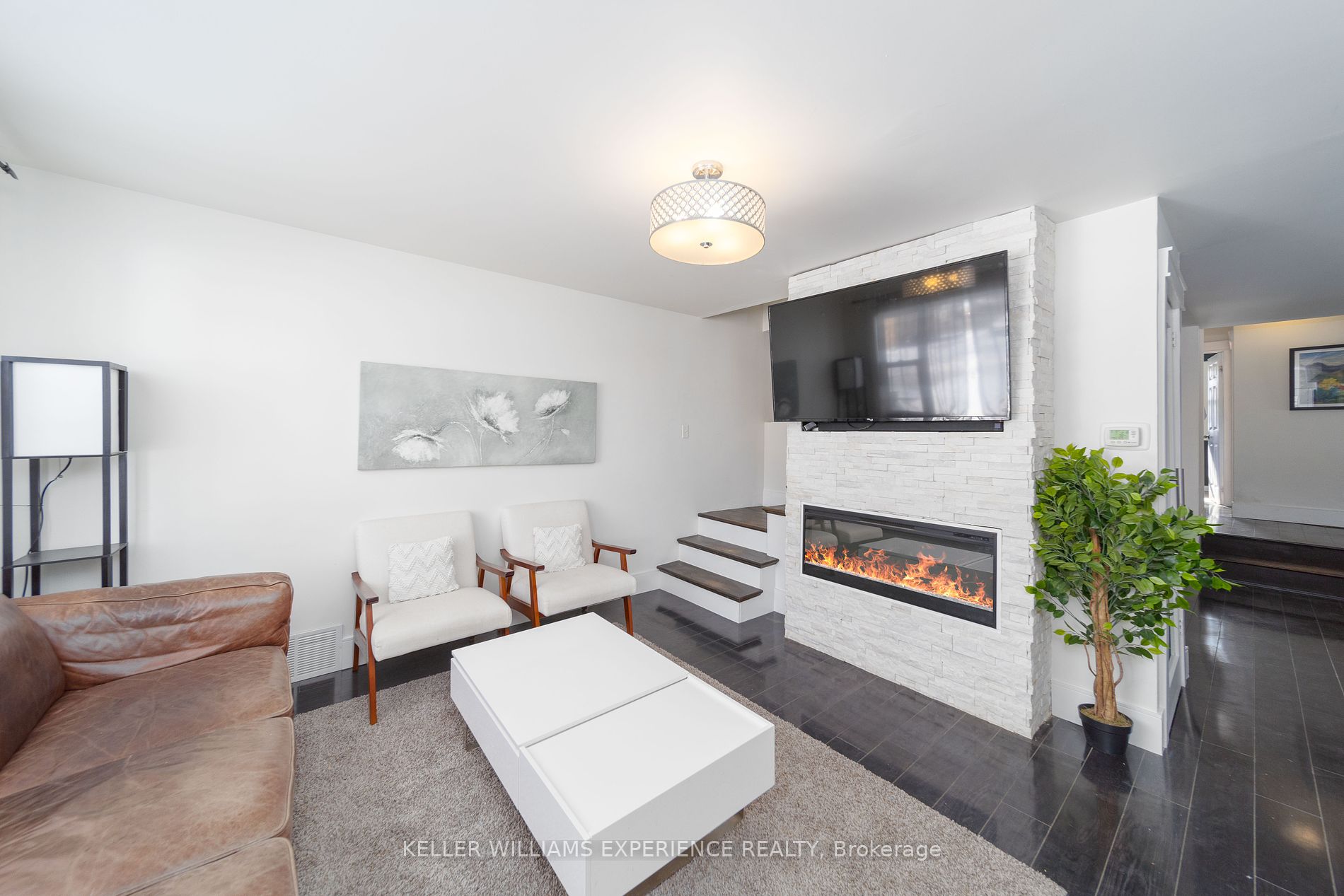 100 Queen St Property Photo 2
