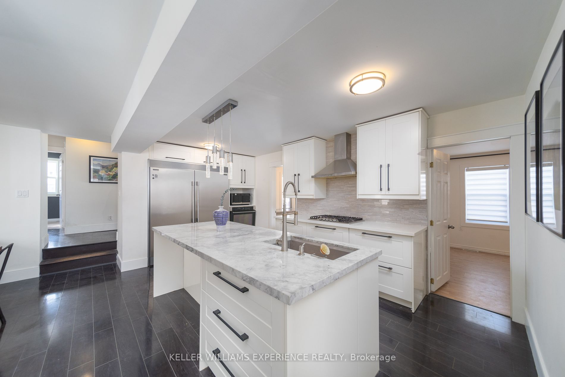 100 Queen St Property Photo 6