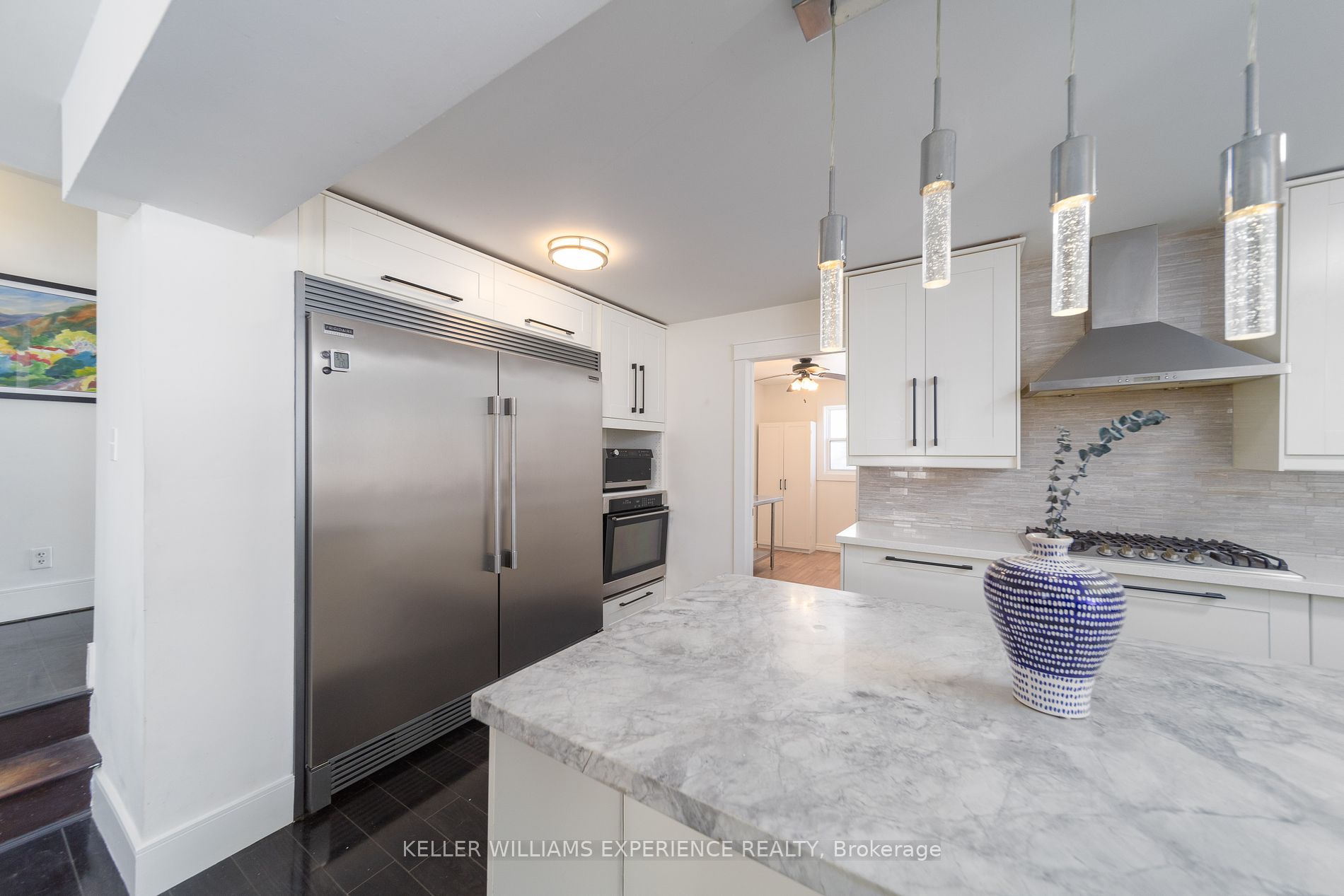 100 Queen St Property Photo 7