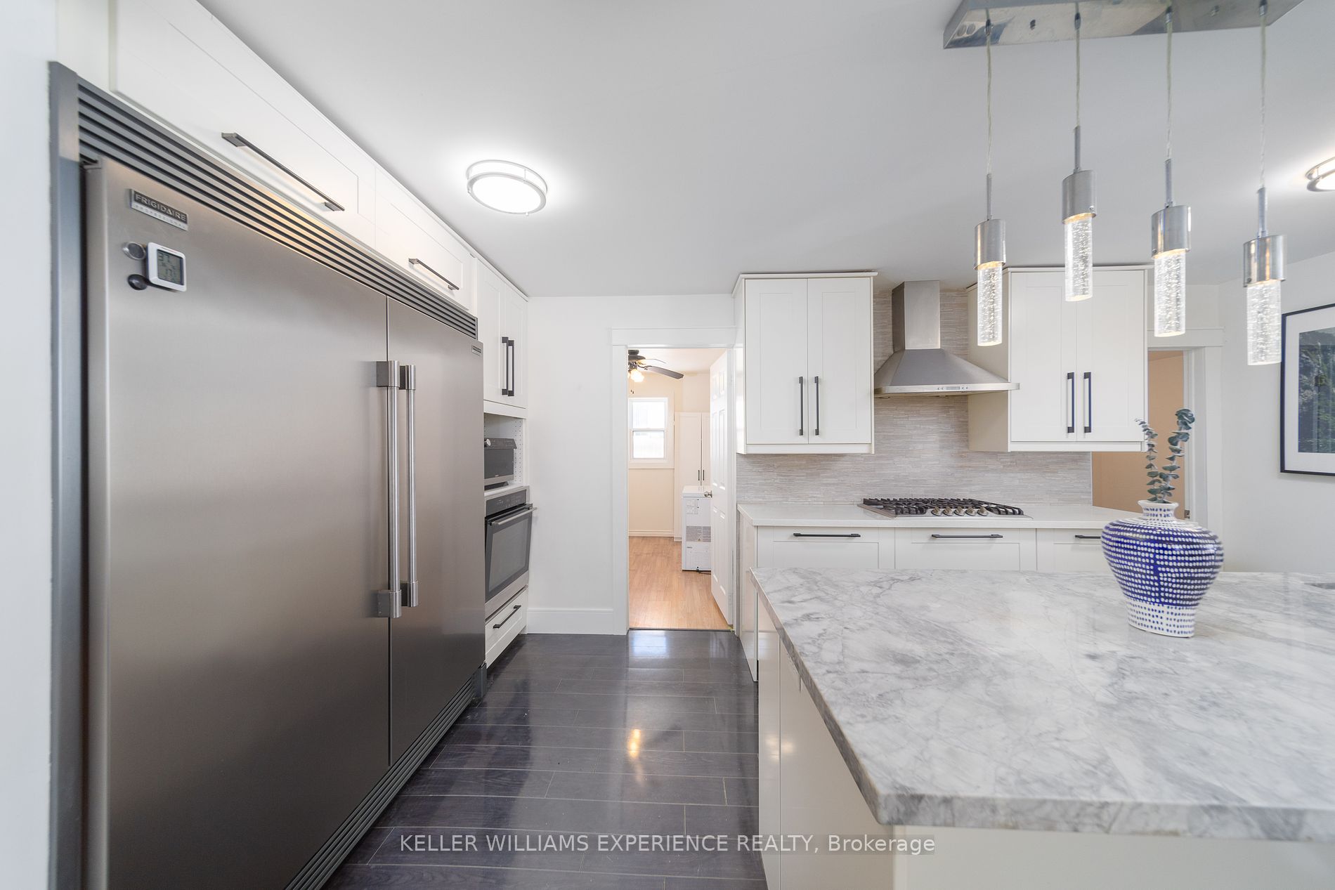 100 Queen St Property Photo 8