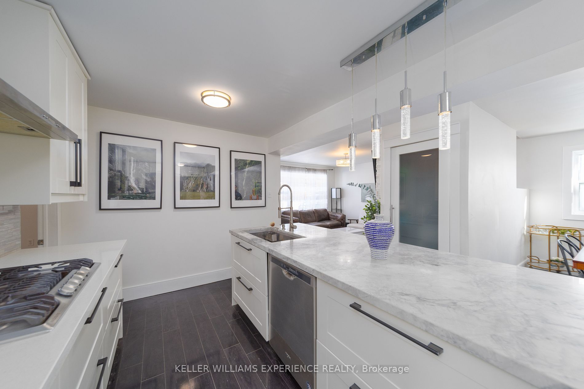 100 Queen St Property Photo 9