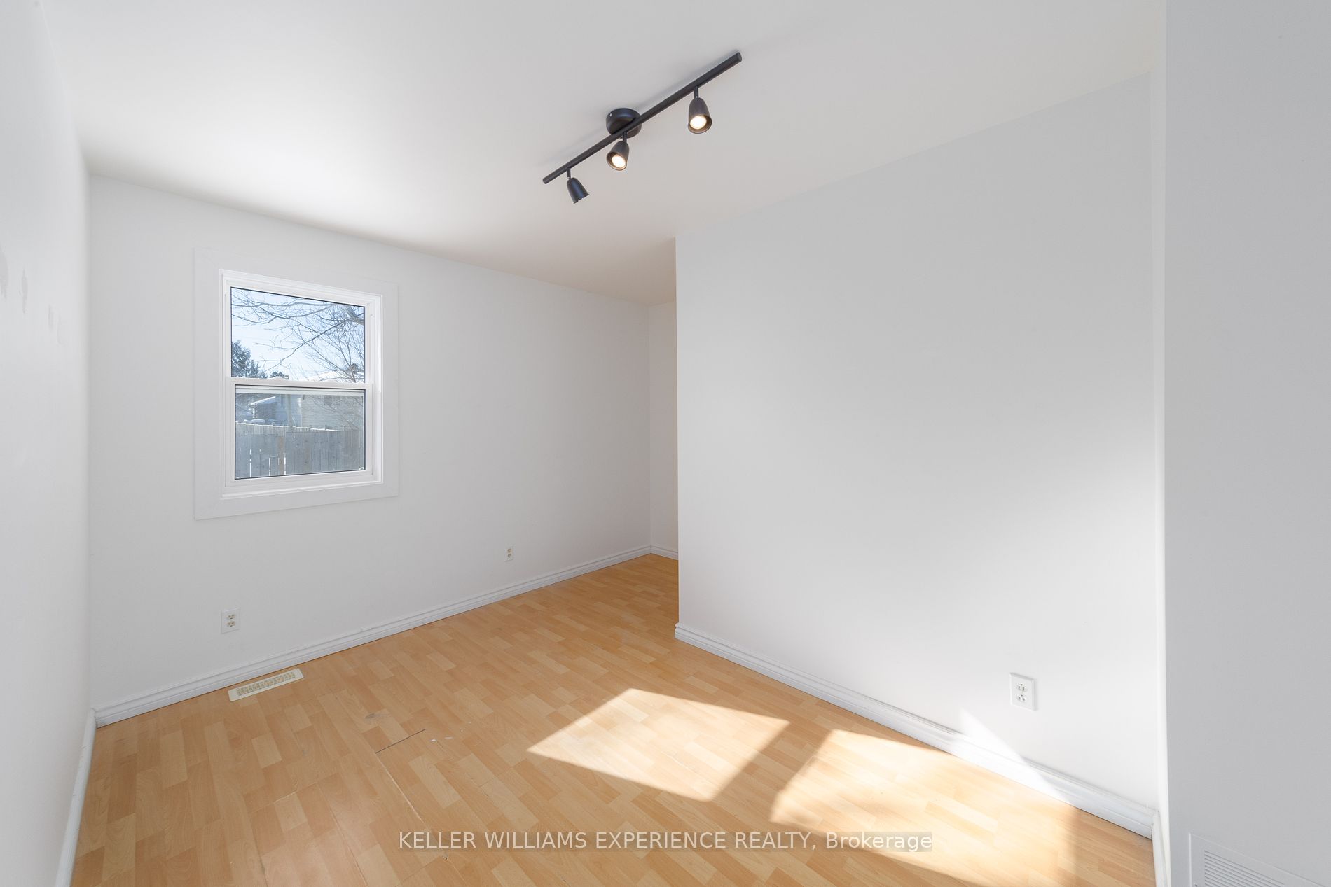 100 Queen St Property Photo 19