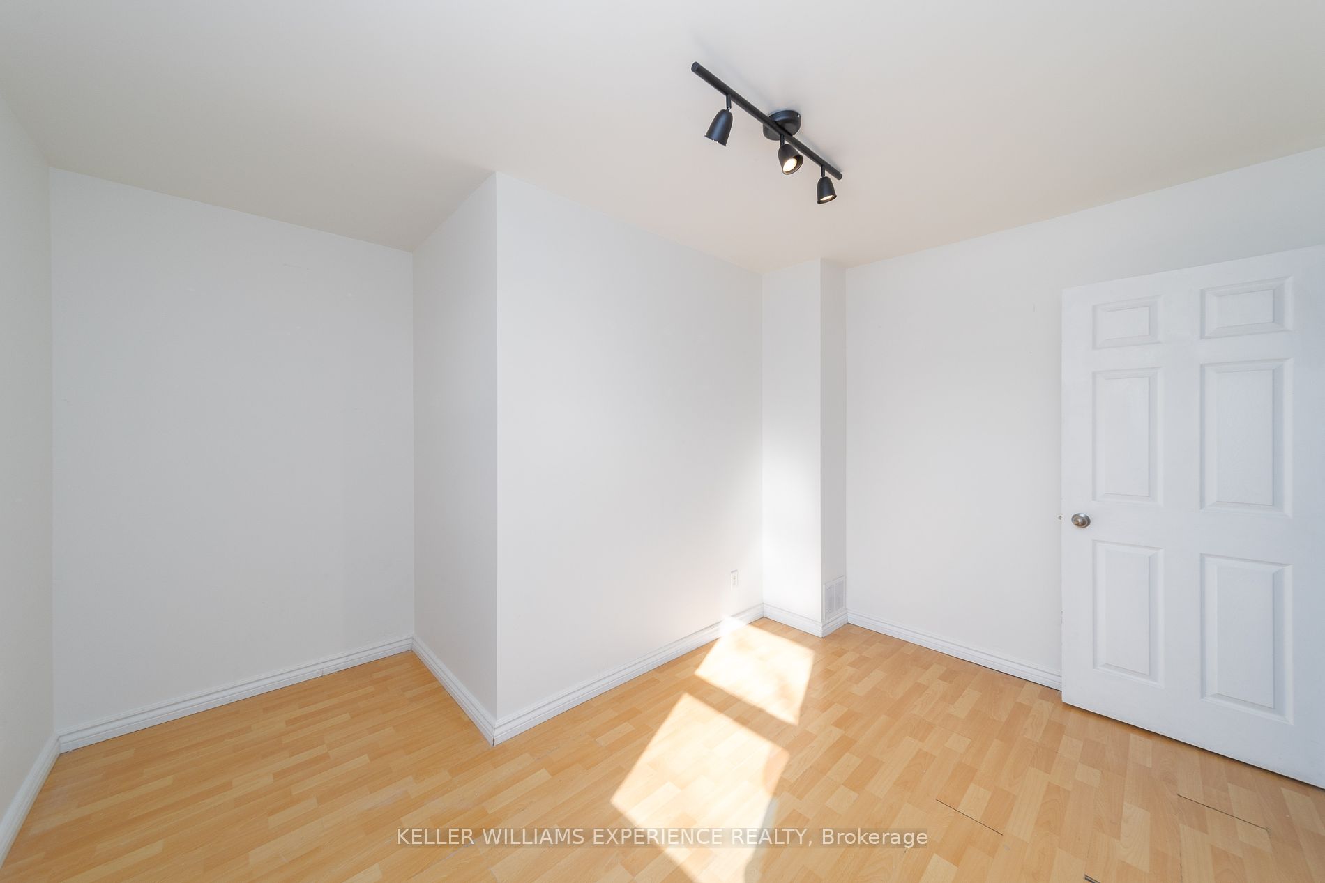 100 Queen St Property Photo 20