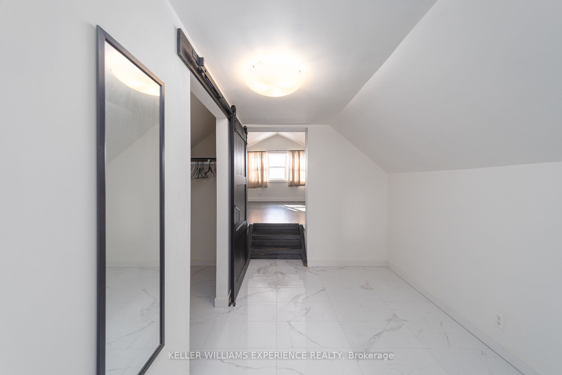 100 Queen St Property Photo 24