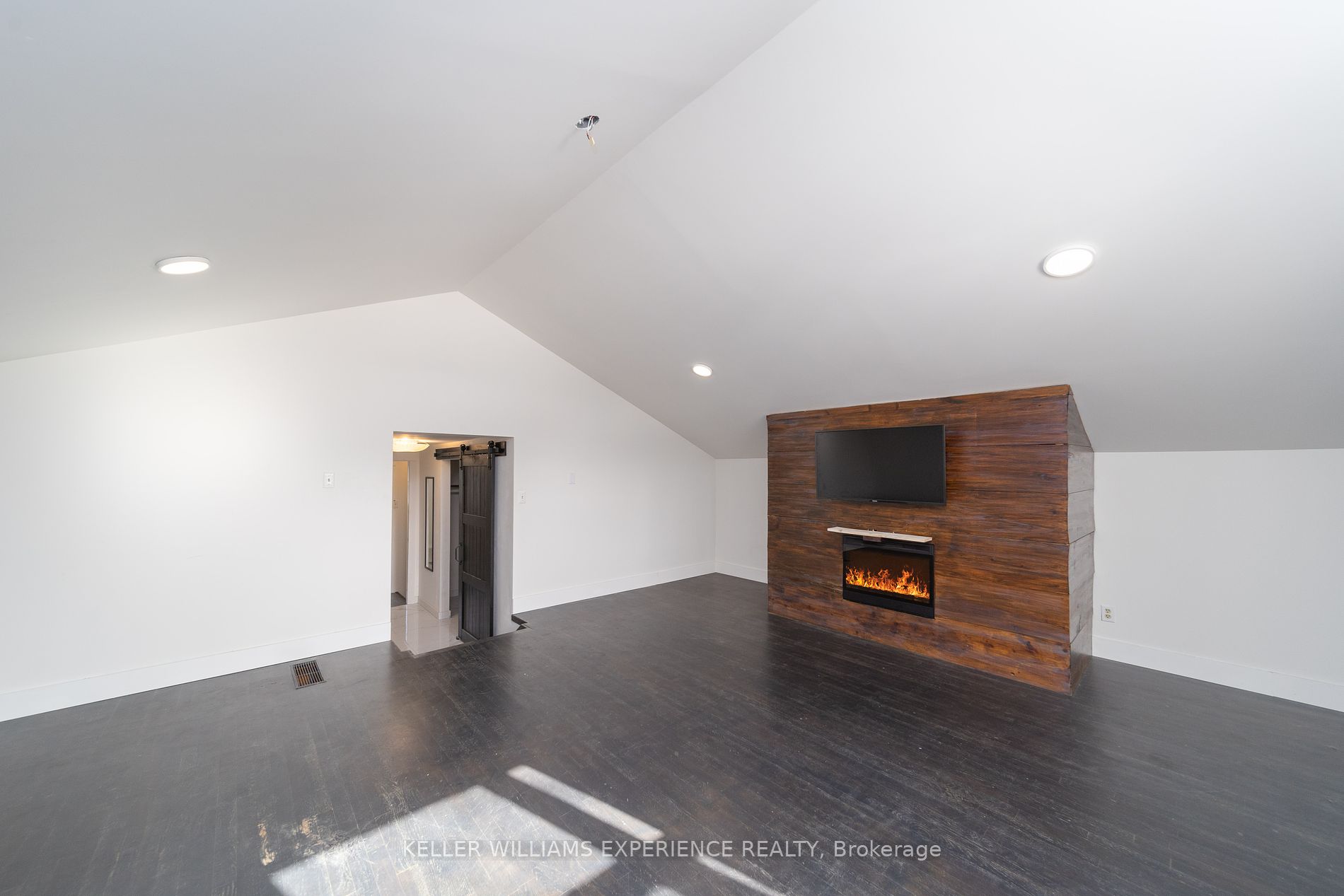 100 Queen St Property Photo 28