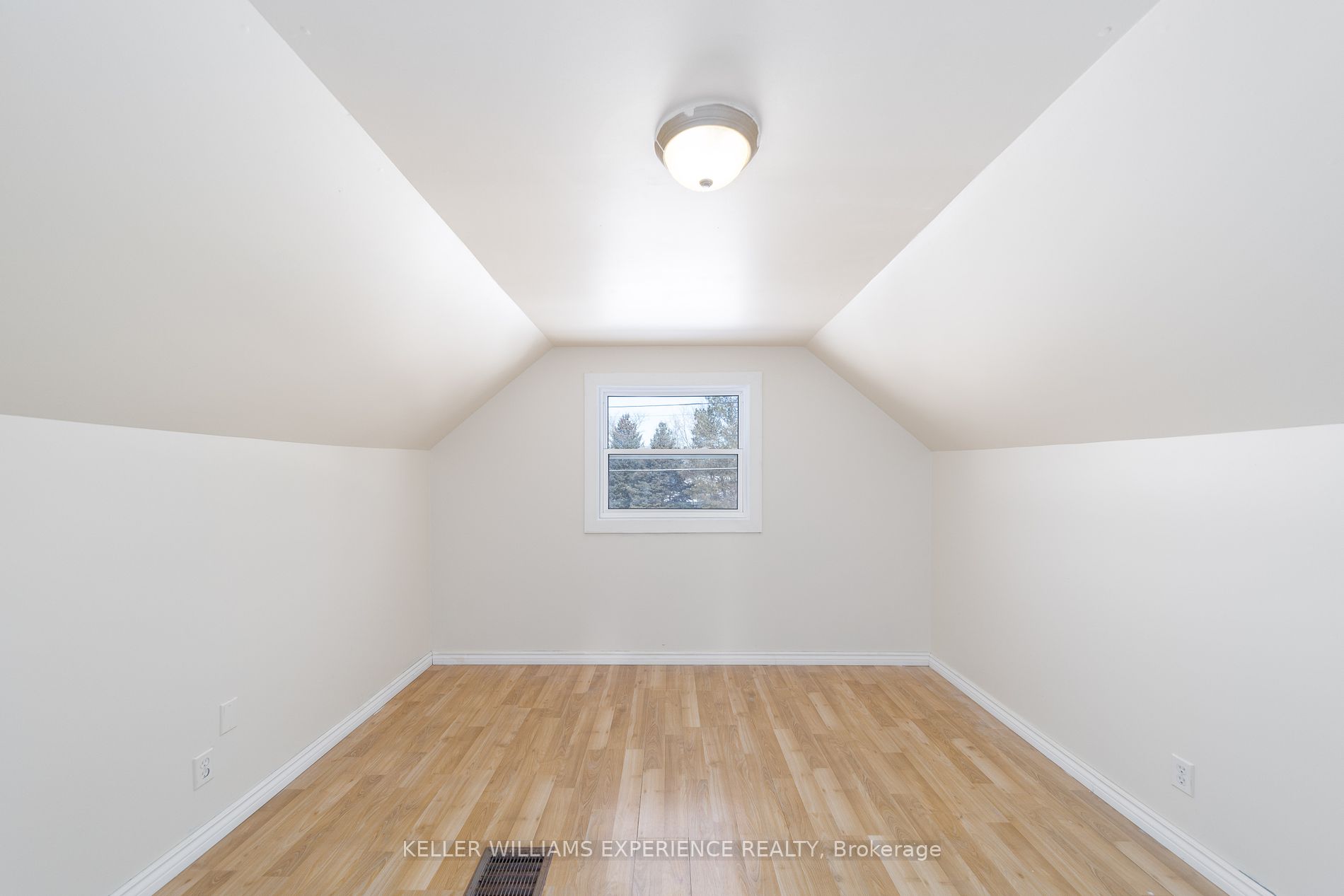 100 Queen St Property Photo 29