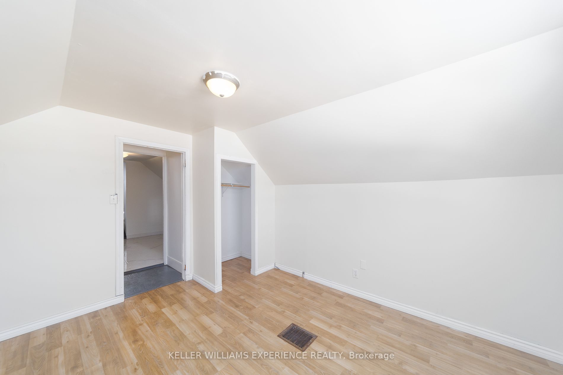 100 Queen St Property Photo 30
