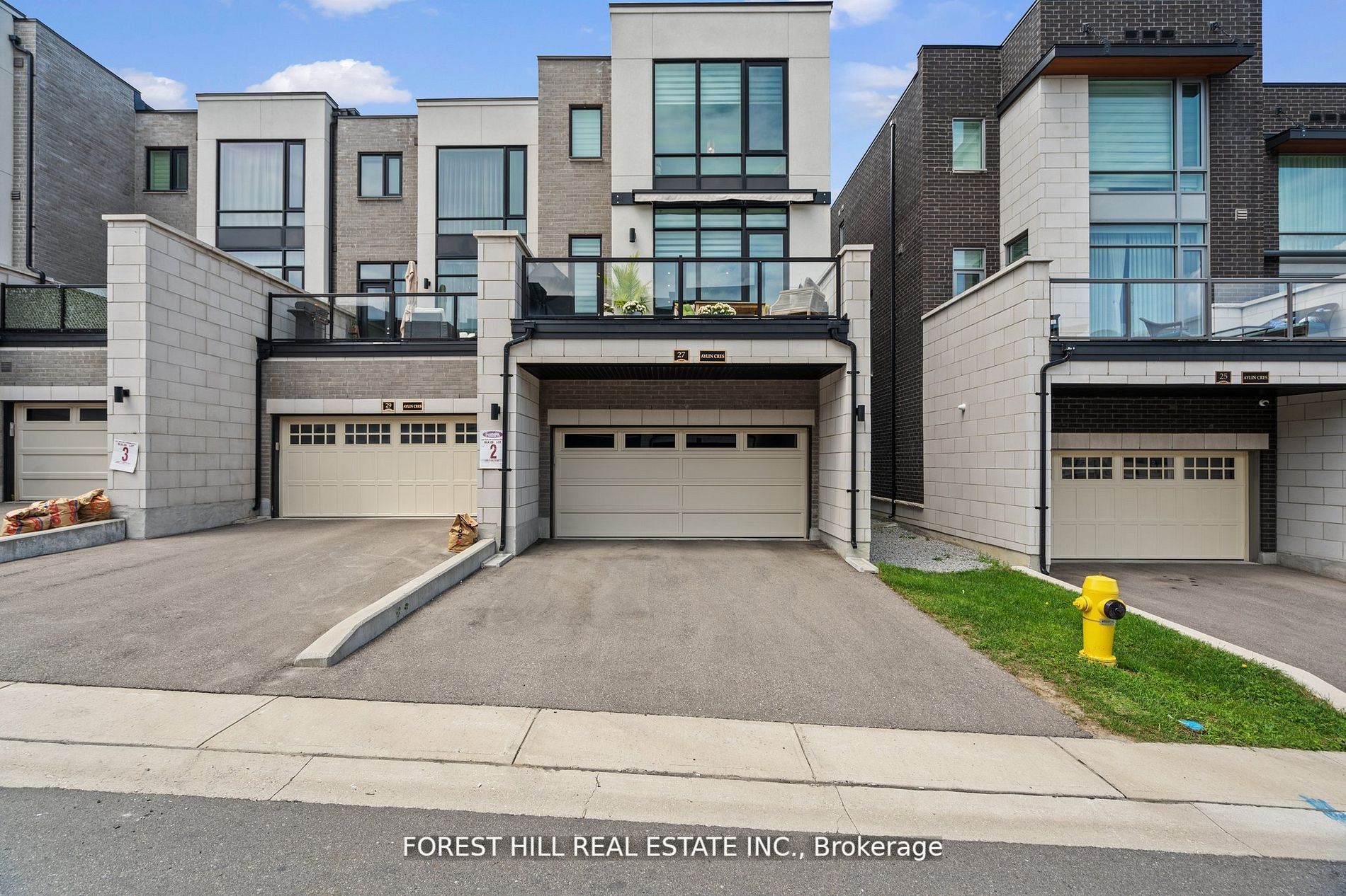 27 Aylin Cres Property Photo 2