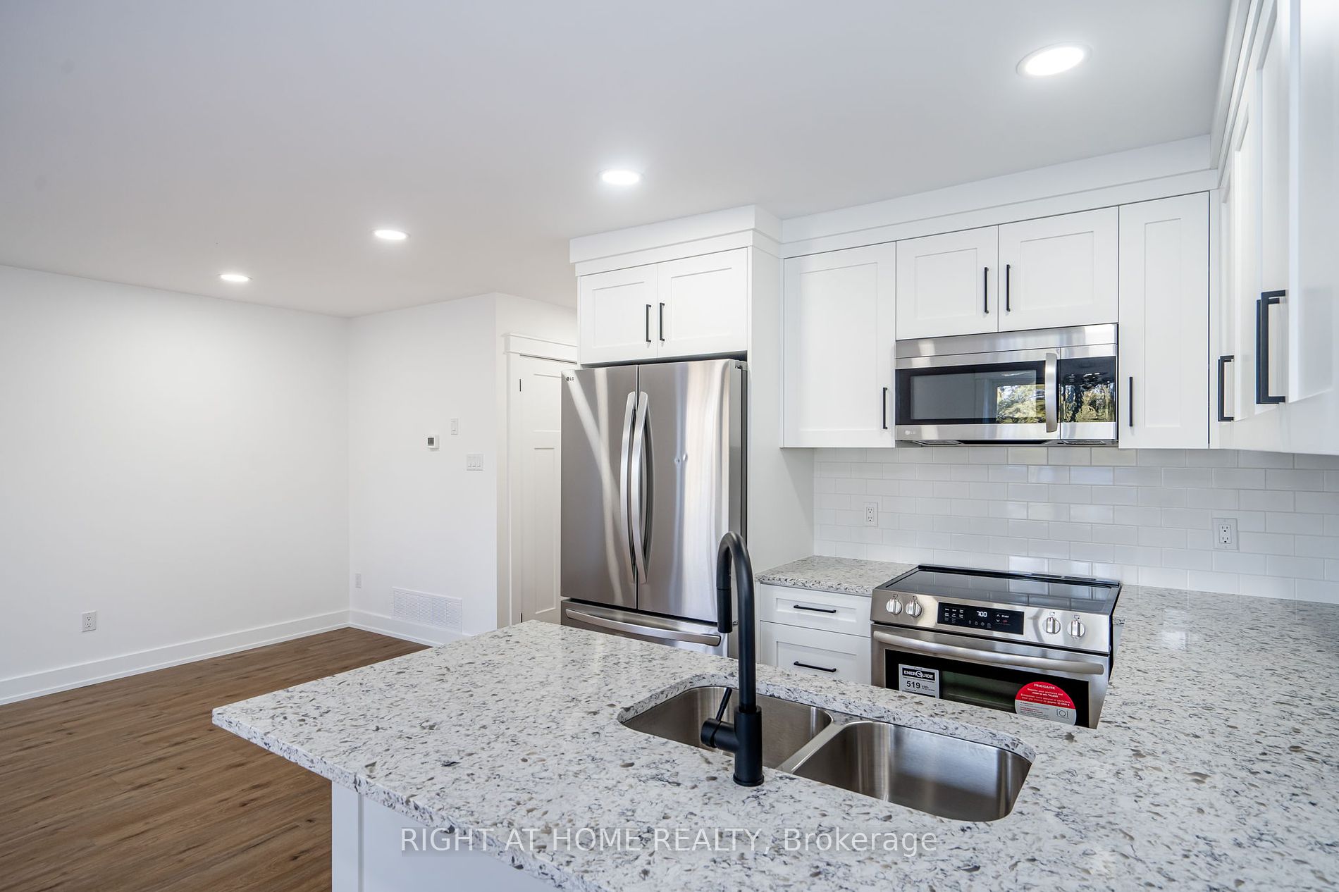33 Parkside Cres Property Photo 6
