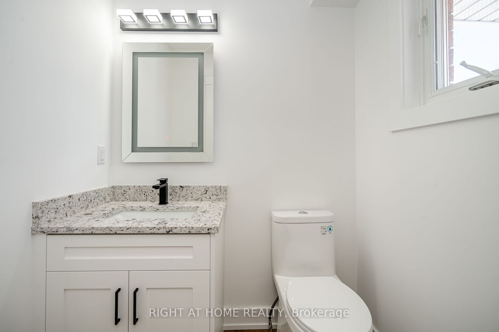33 Parkside Cres Property Photo 12