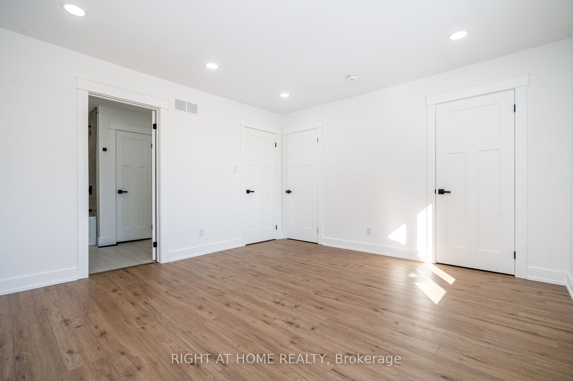 33 Parkside Cres Property Photo 16