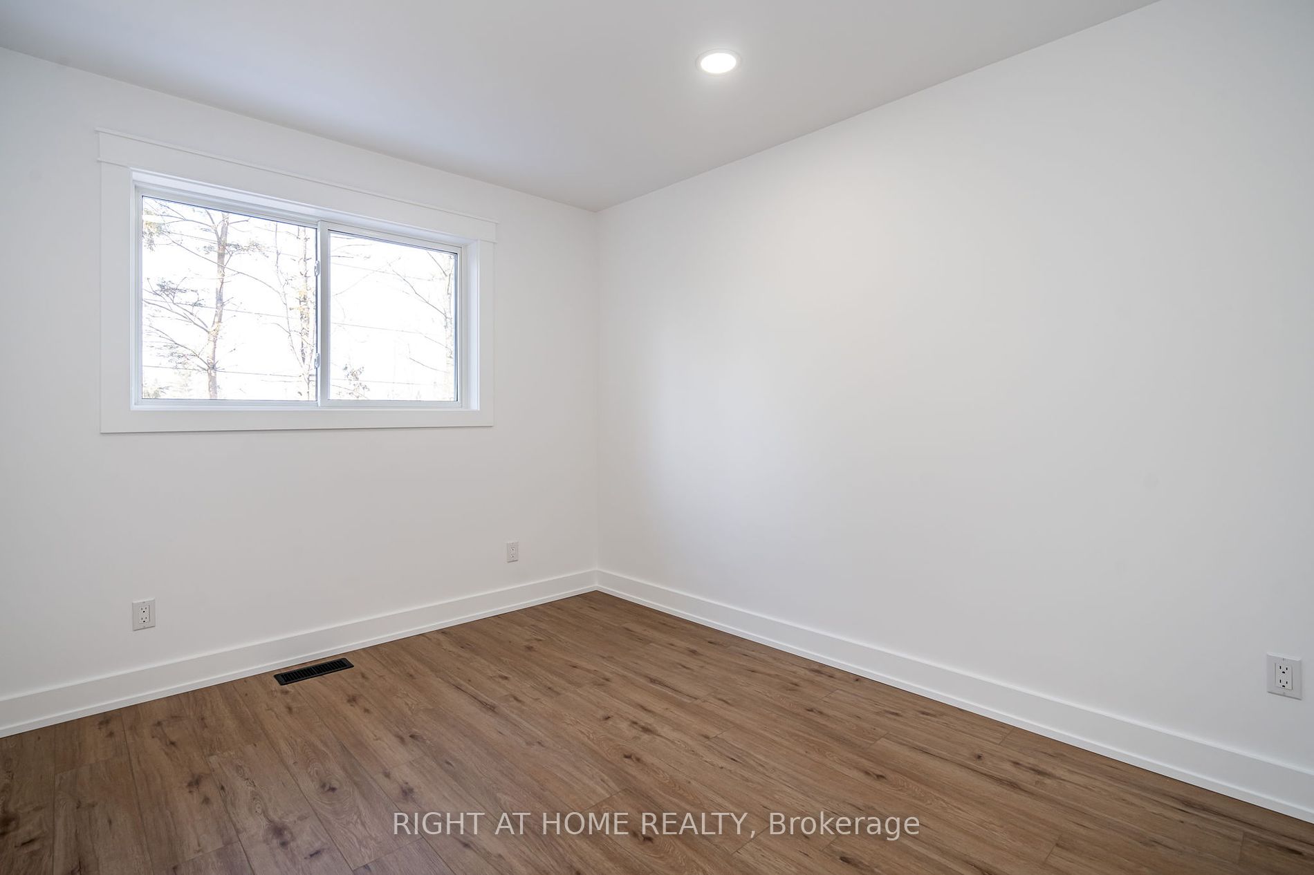33 Parkside Cres Property Photo 19