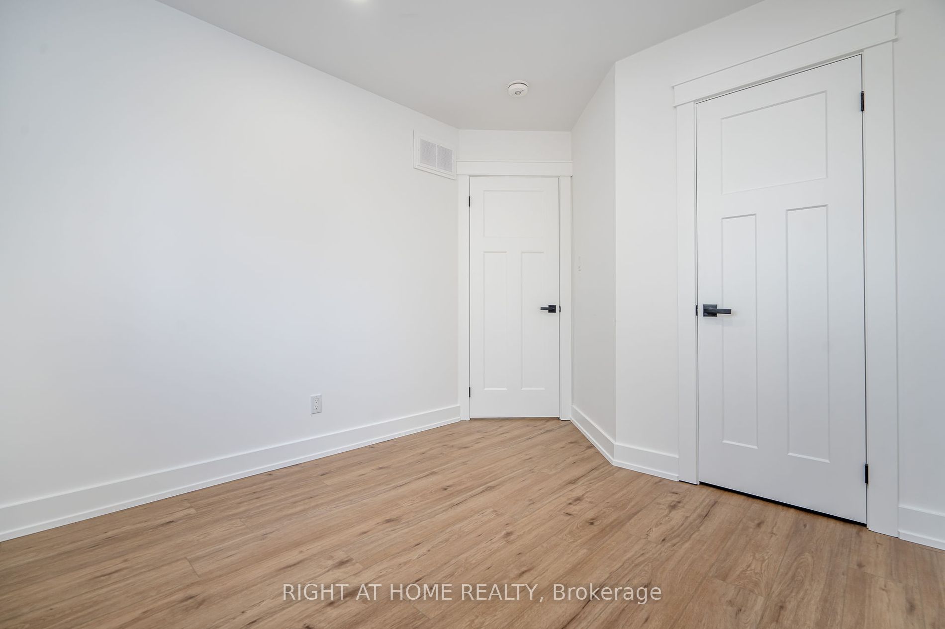 33 Parkside Cres Property Photo 20