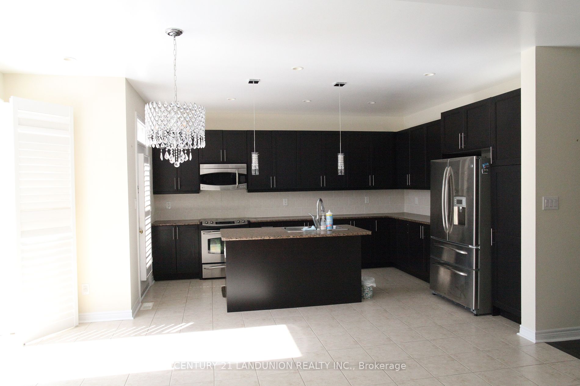 11 Herbert Wales Cres Property Photo 4