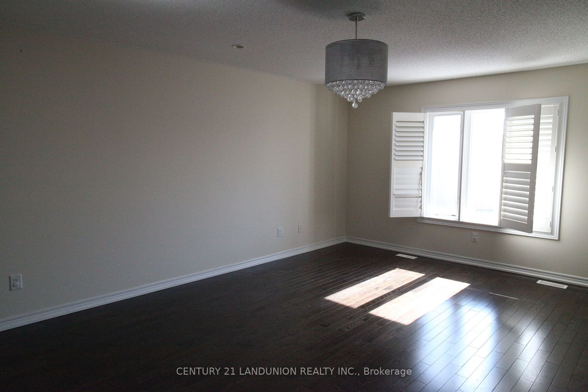 11 Herbert Wales Cres Property Photo 6