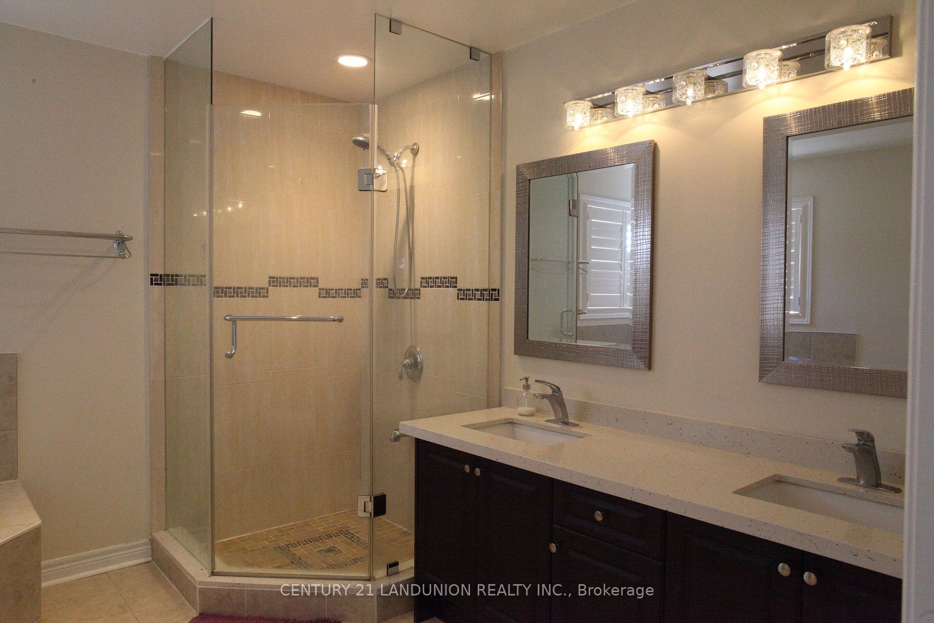 11 Herbert Wales Cres Property Photo 8