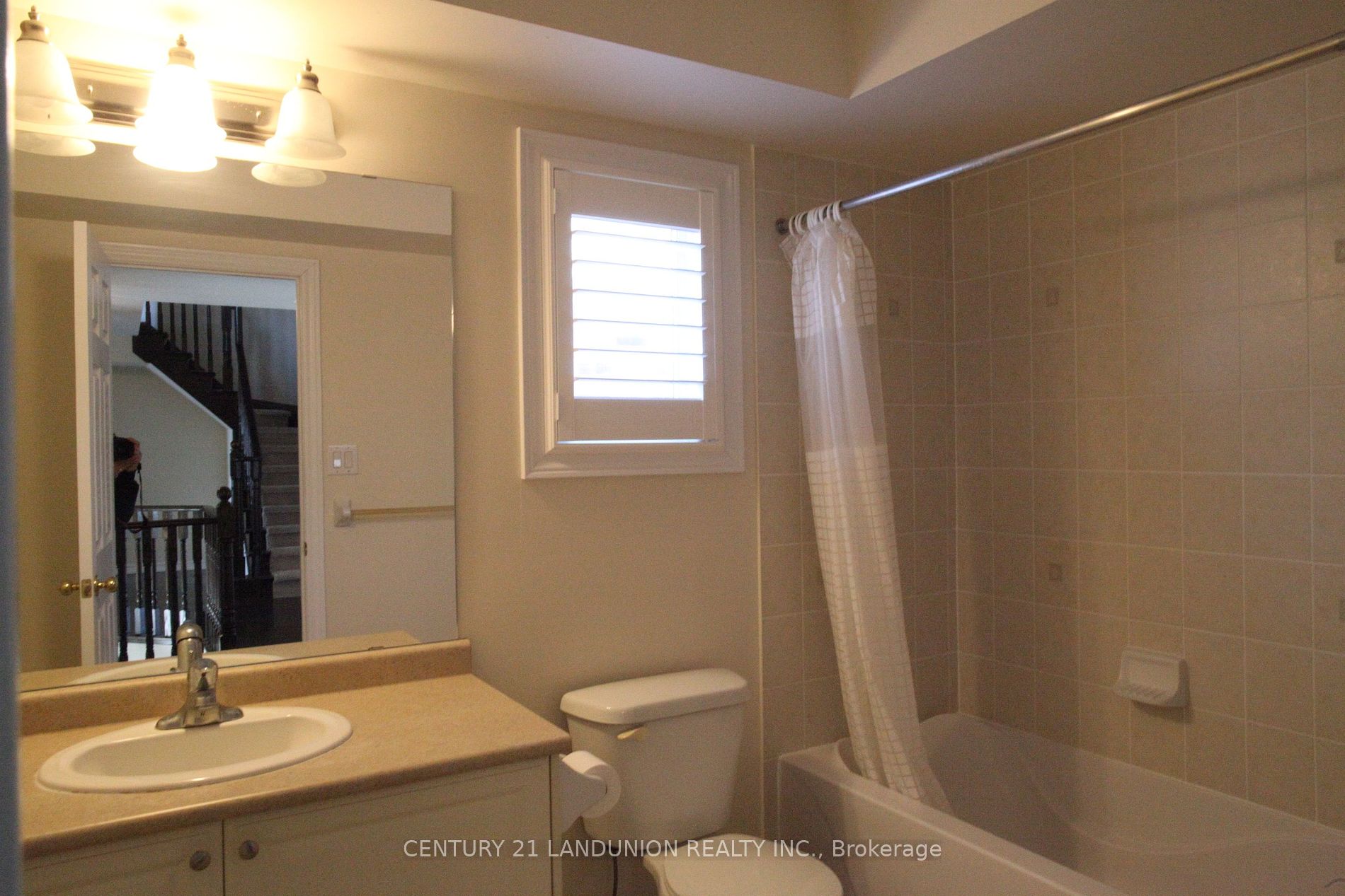 11 Herbert Wales Cres Property Photo 12